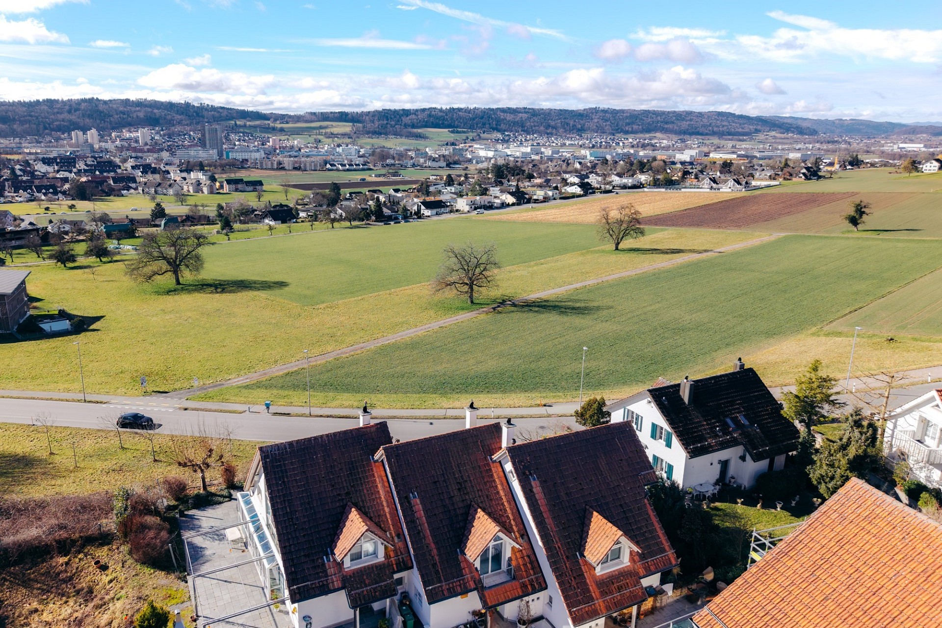 Luftaufnahme einer Wohngegend am Stadtrand