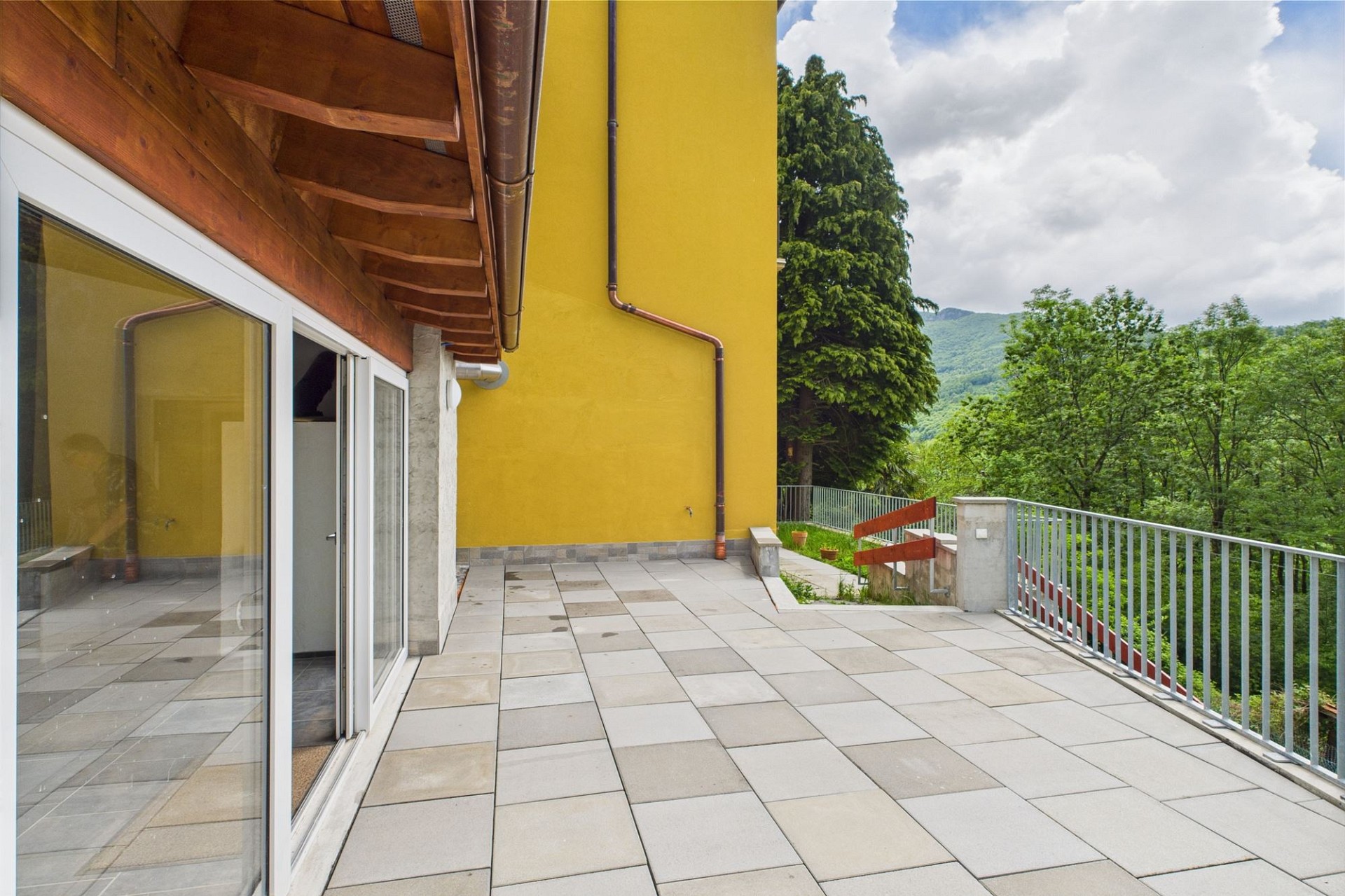 Terrasse mit Bergblick