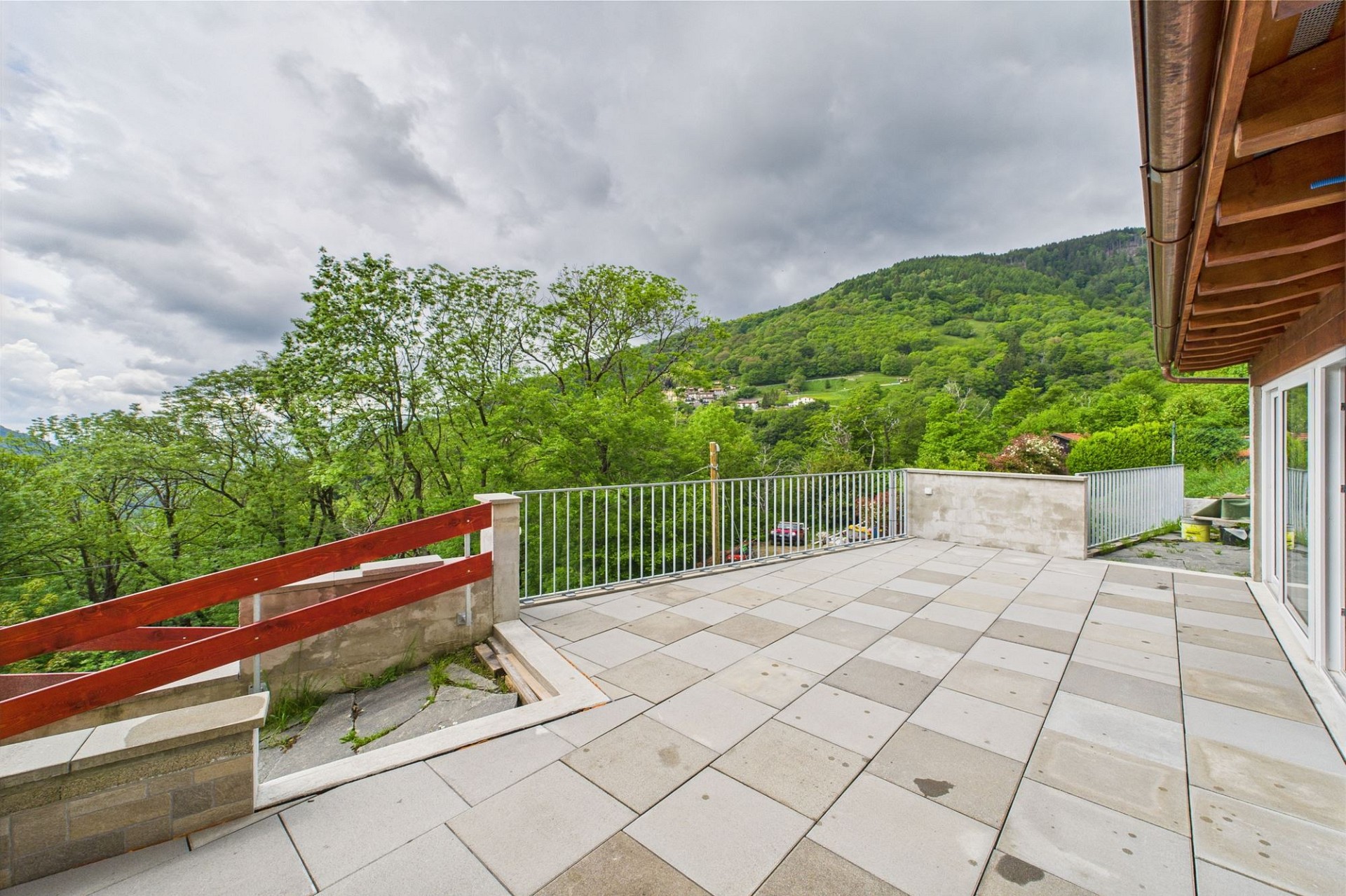 Terrasse mit Bergblick