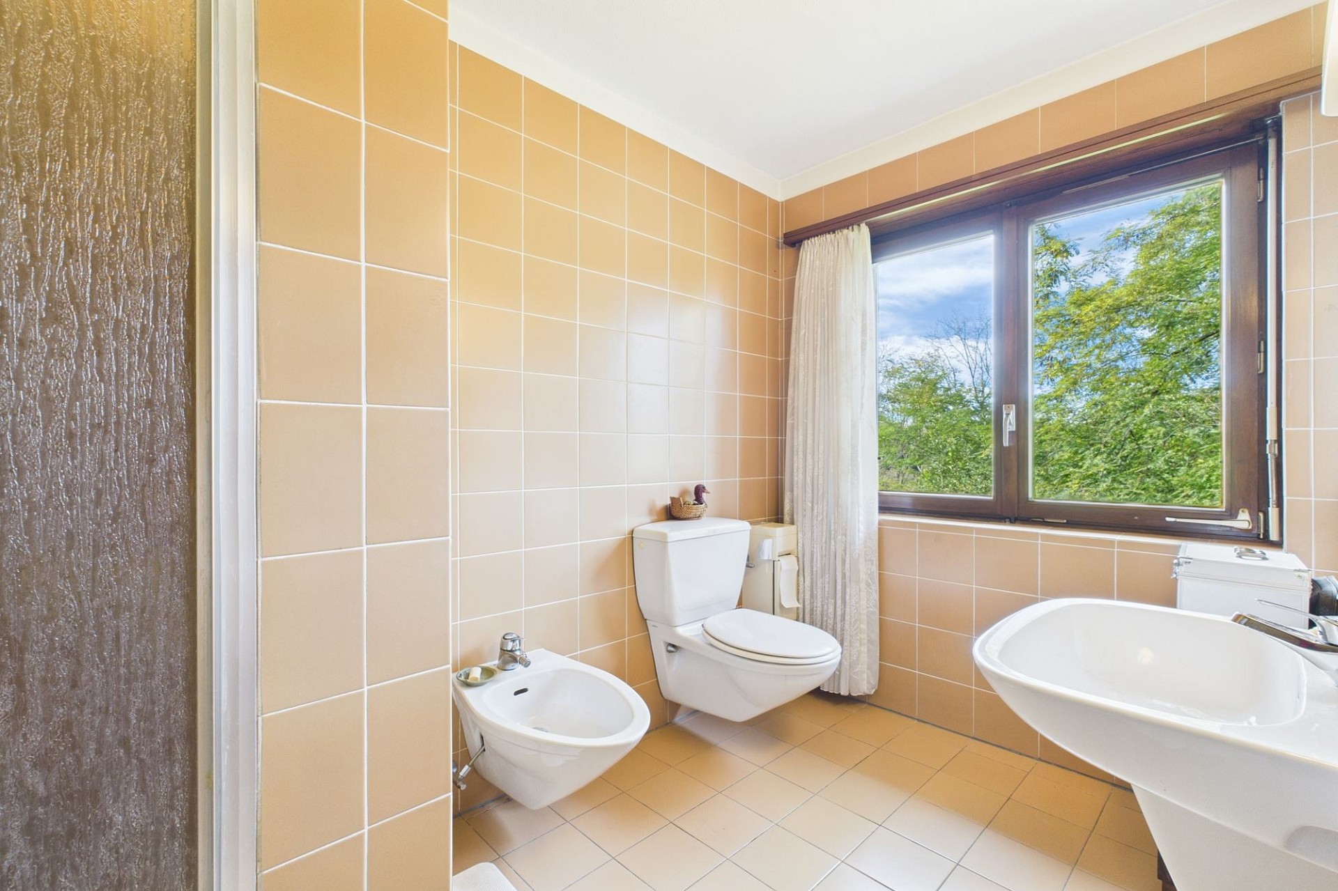 Bad mit Toilette und Bidet