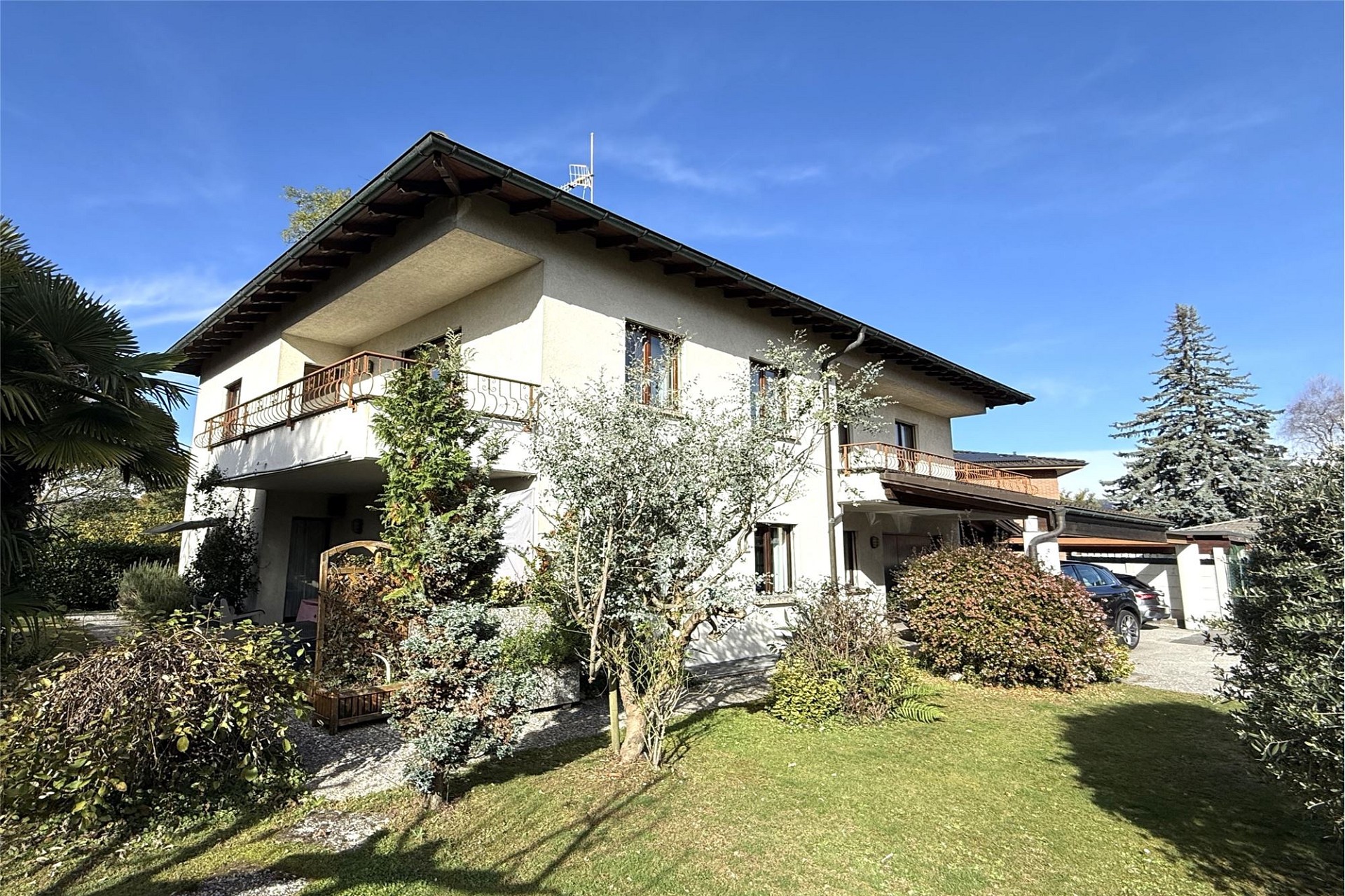 Freistehendes Haus mit Garten