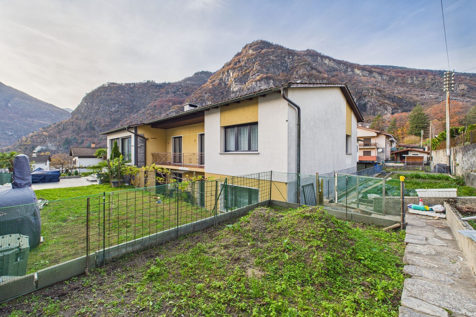 Haus mit Bergblick und Garten