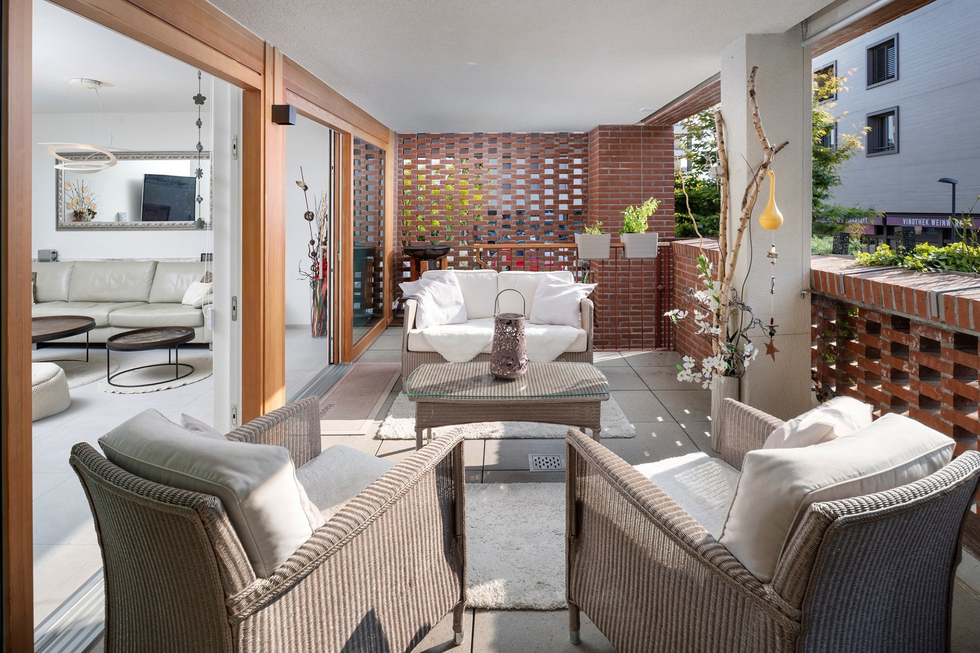 Gemütliche Dachterrasse mit Sitzgruppe
