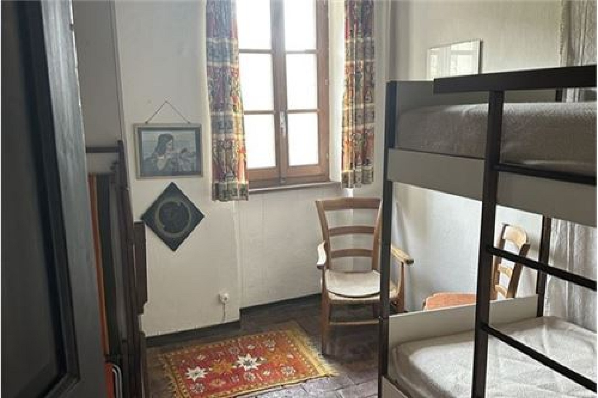 Kleines Schlafzimmer mit Etagenbett
