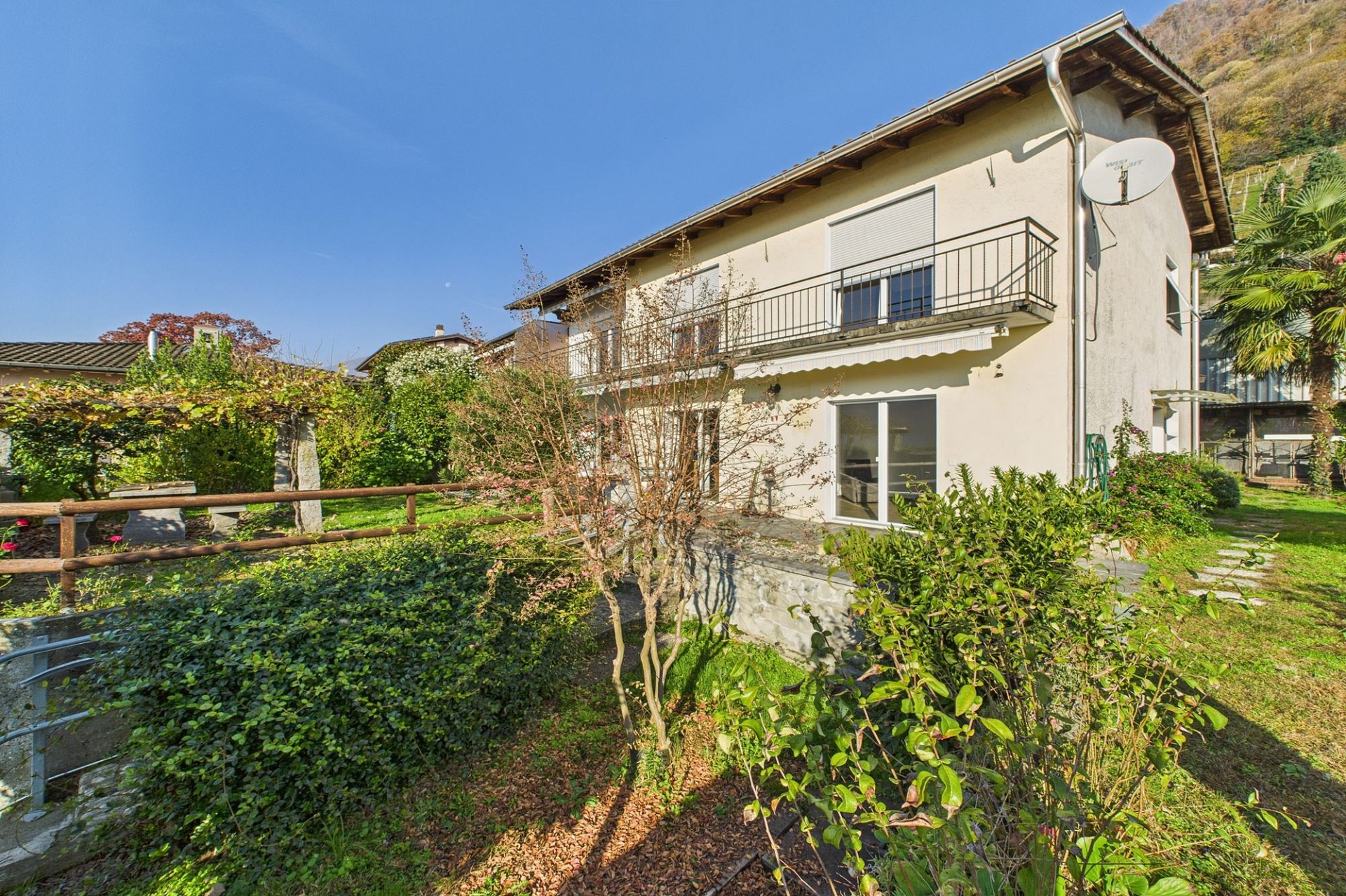 Gartenansicht eines Wohnhauses