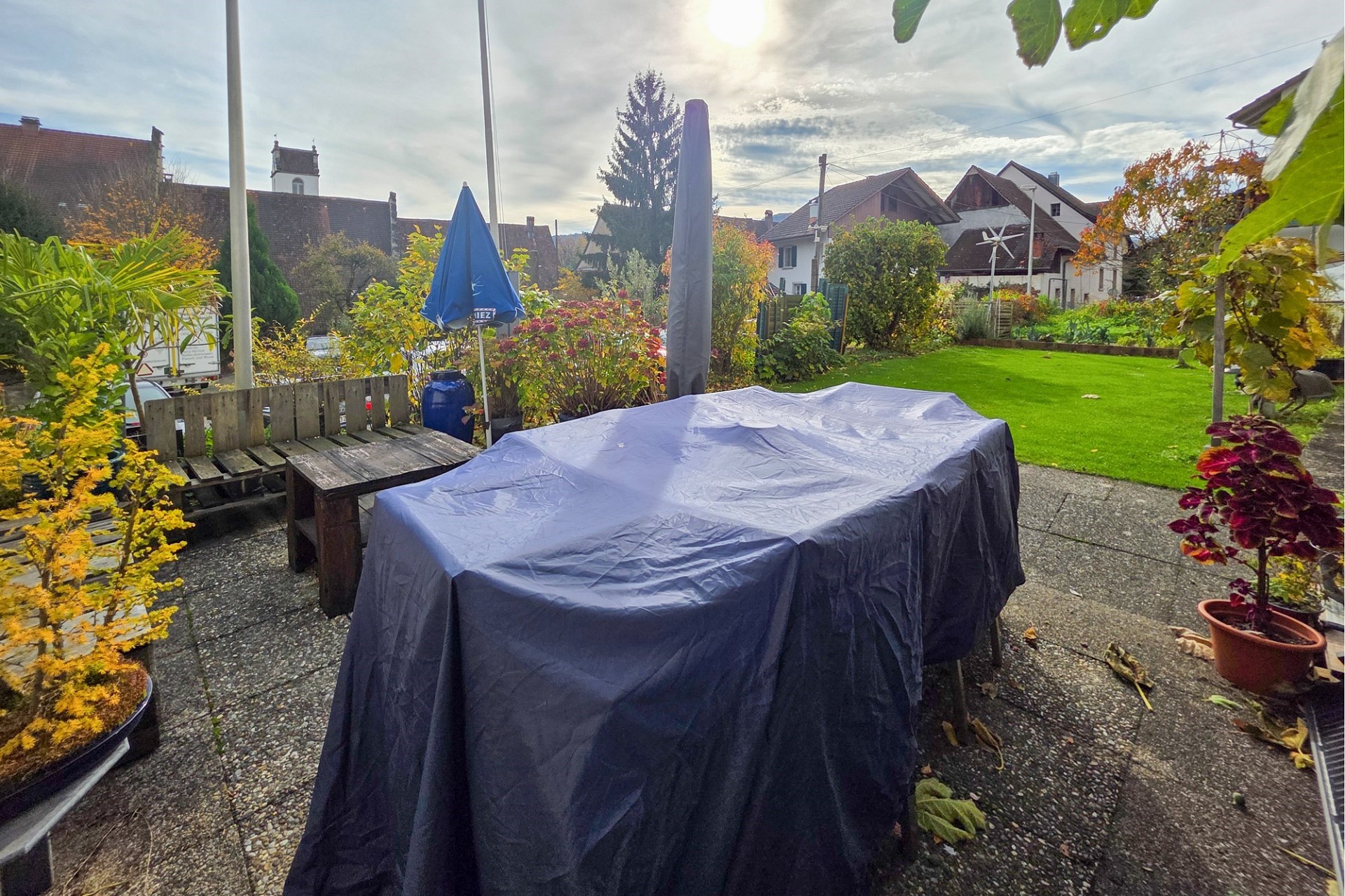 Garten mit Terrasse und Sitzbereich