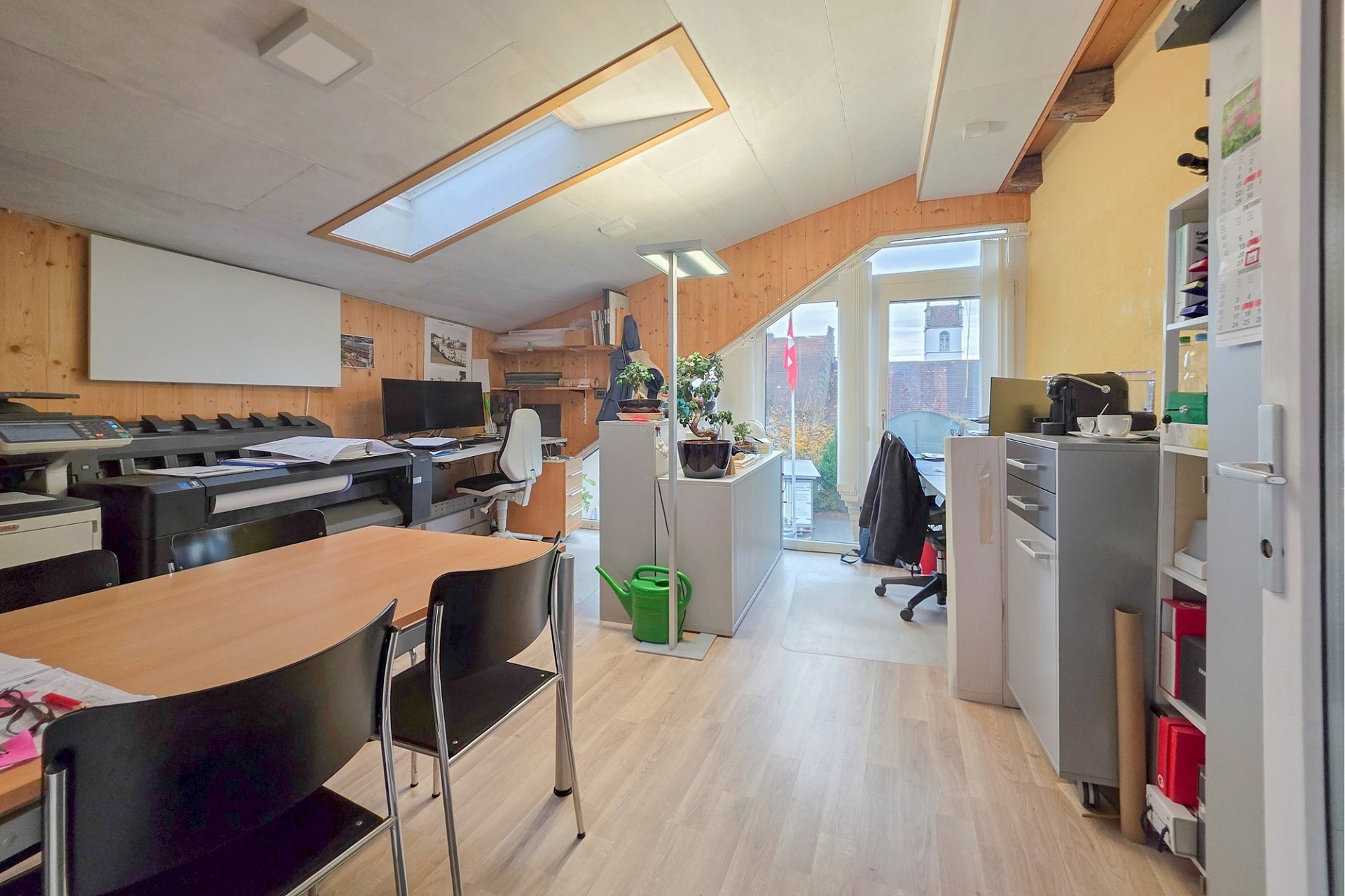 Helles Büro- bzw. Arbeitszimmer im Dachgeschoss