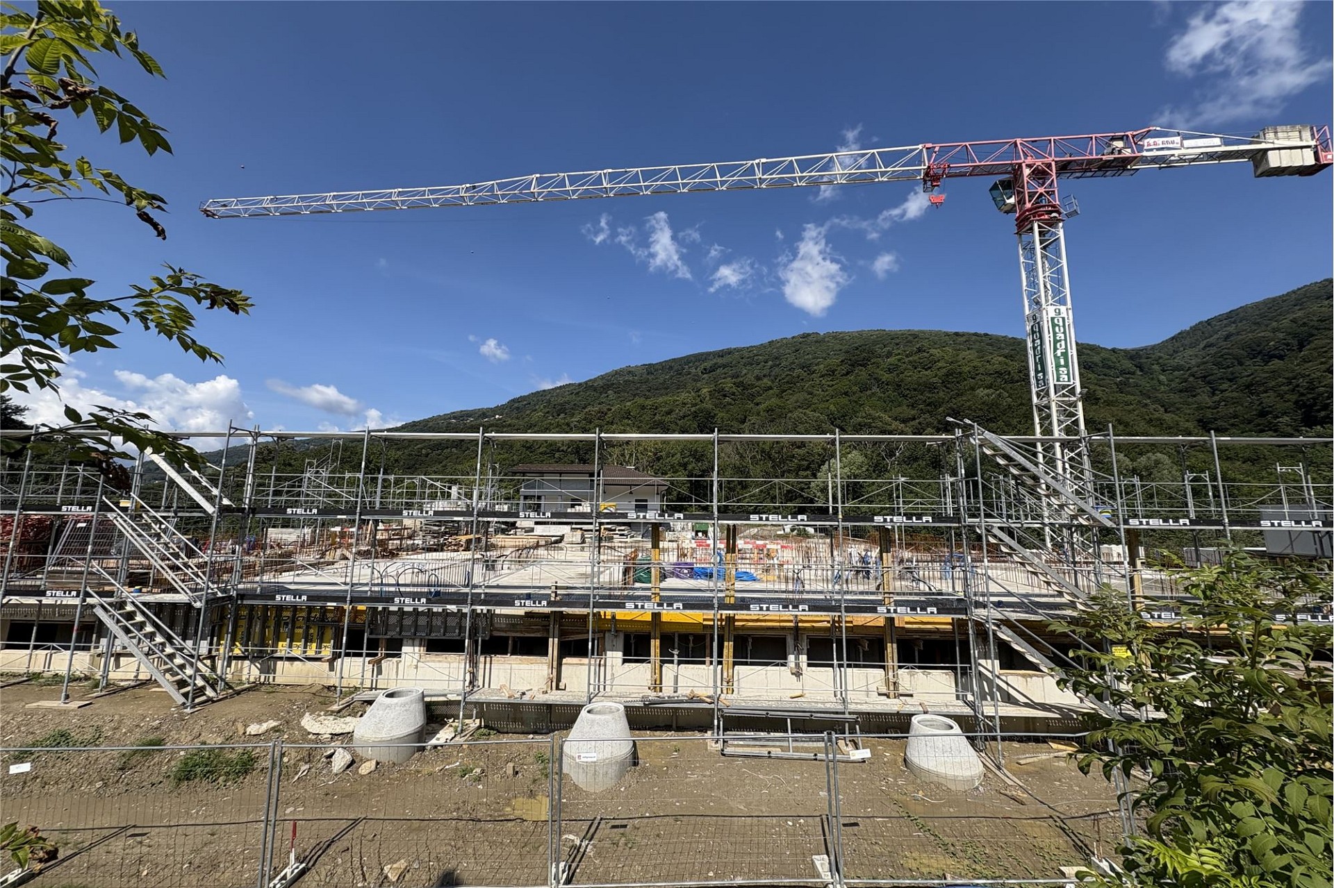 Baustelle mit Turmdrehkran