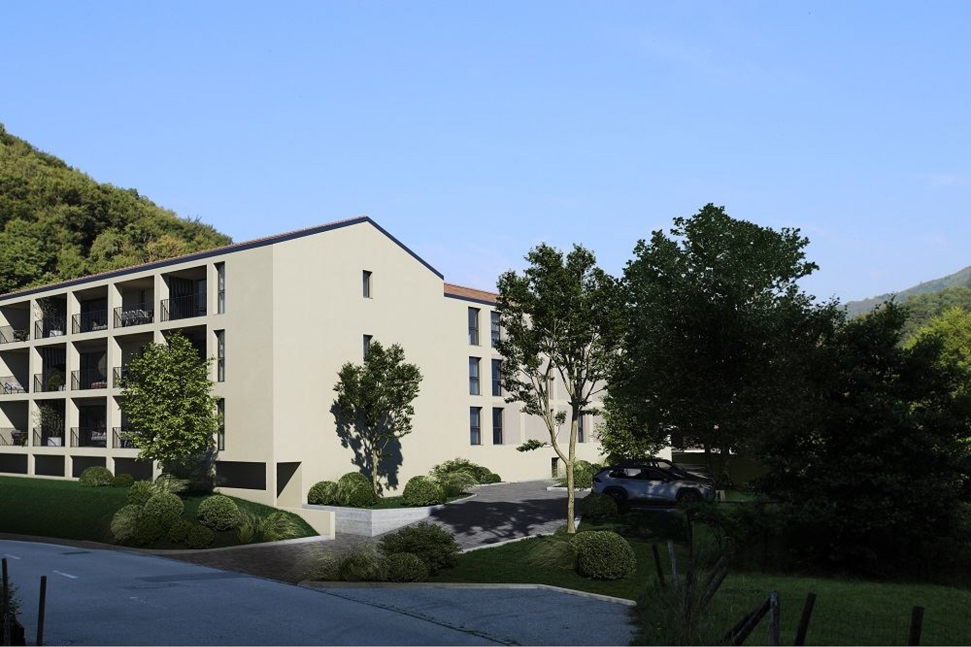 Modernes Apartmentgebäude in grüner Hanglage