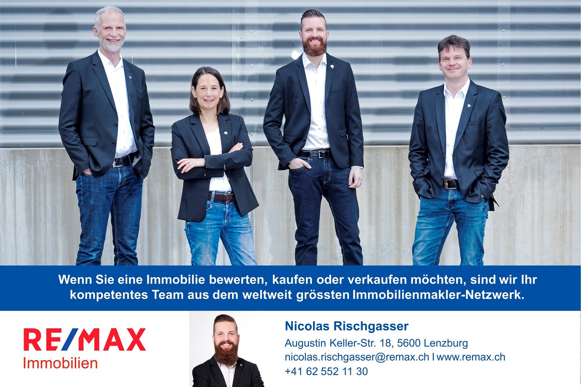 RE/MAX Immobilien-Werbung mit Maklerteam