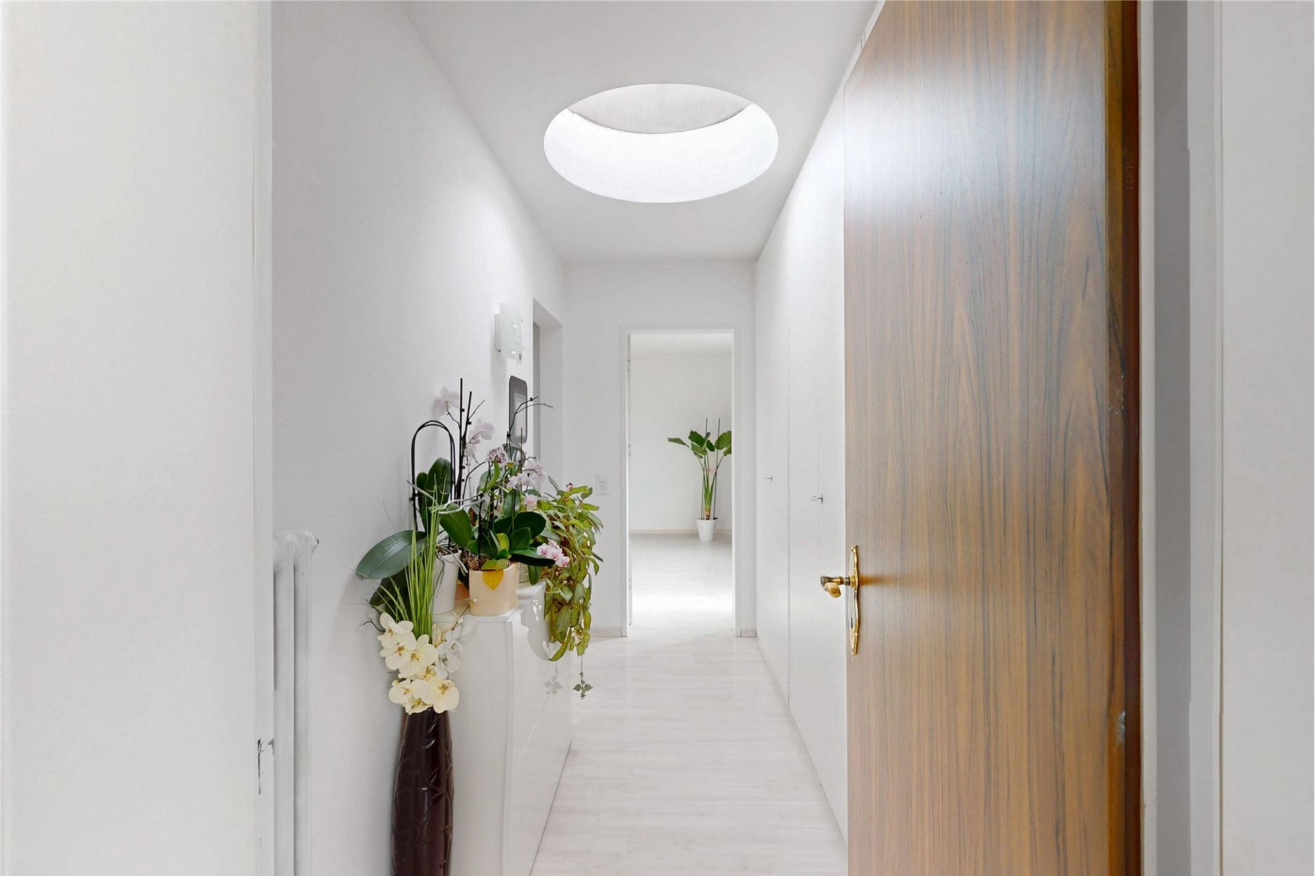 Heller Flur mit Oberlicht
