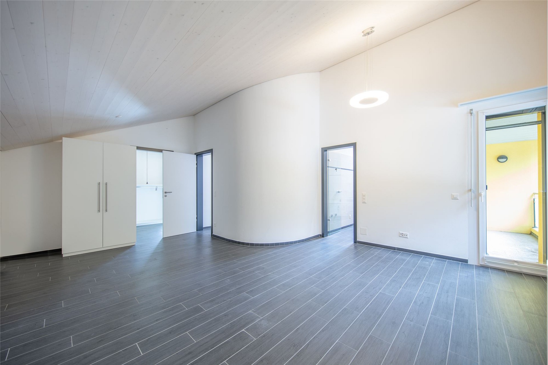 Dachgeschosszimmer mit gewölbter Decke