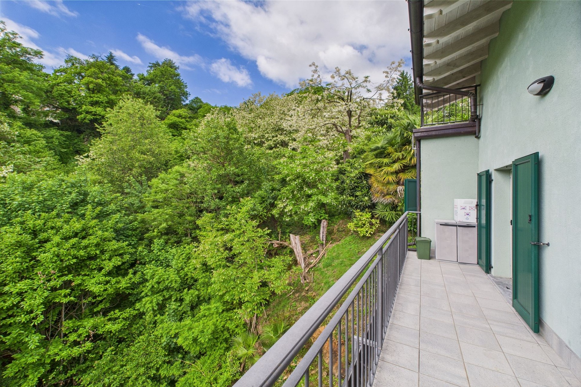 Balkon mit Blick ins Grüne