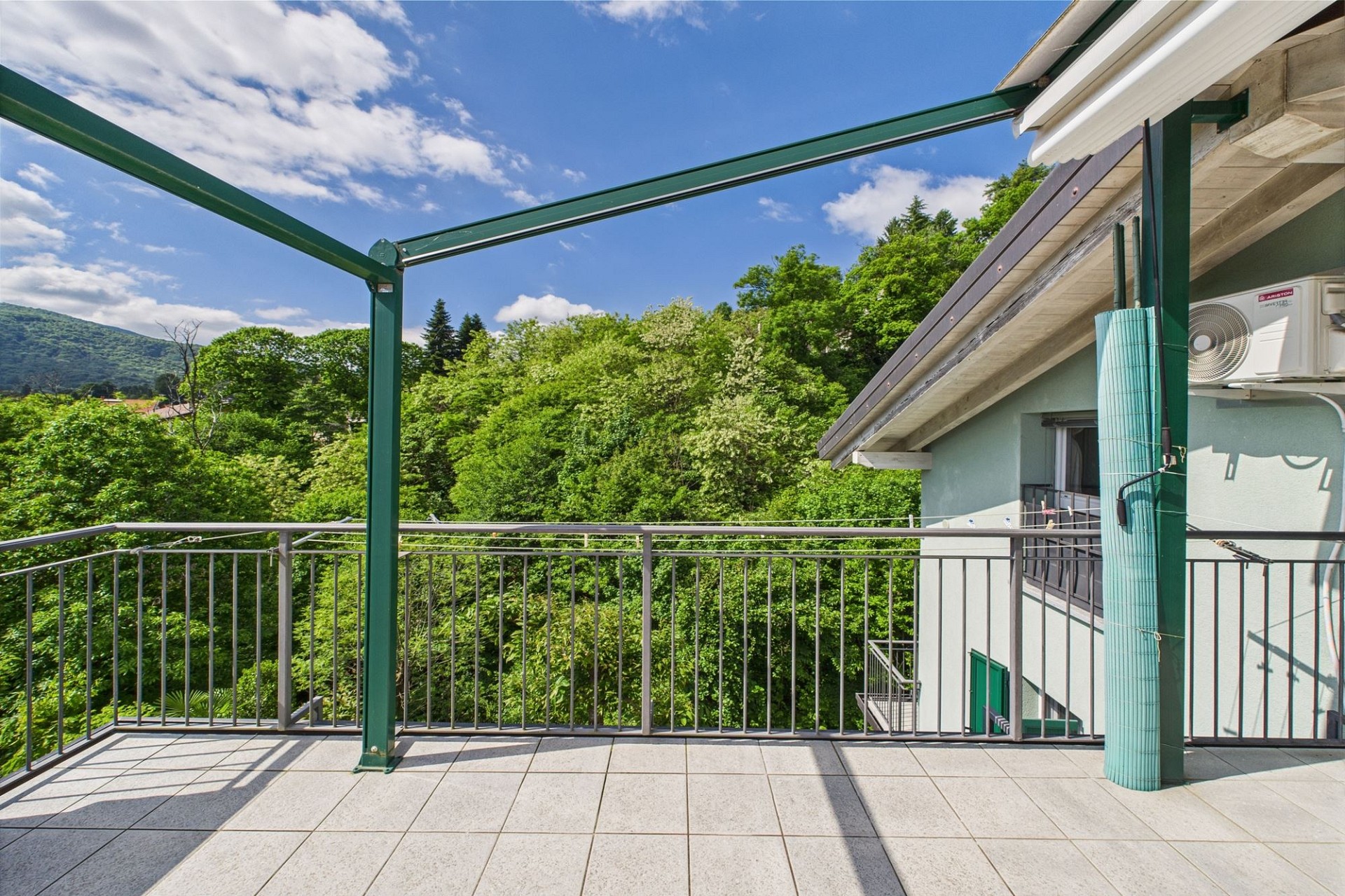 Terrasse mit Bergblick
