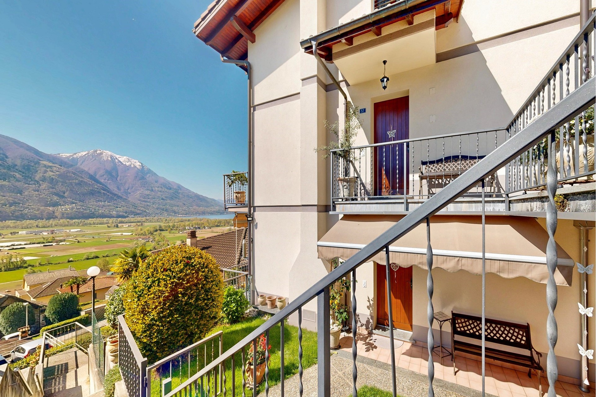 Balkon mit Bergblick