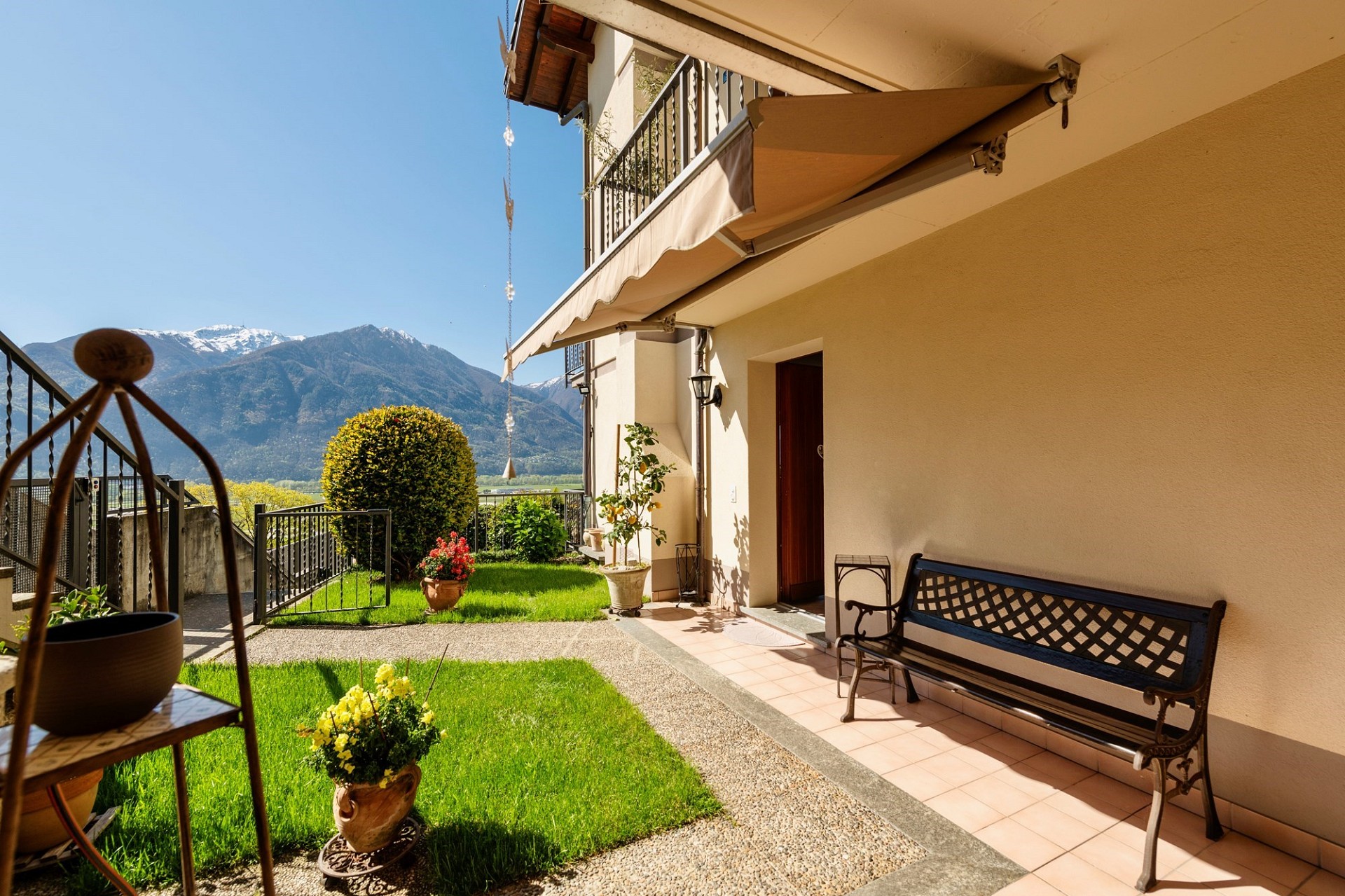 Terrasse mit Bergblick