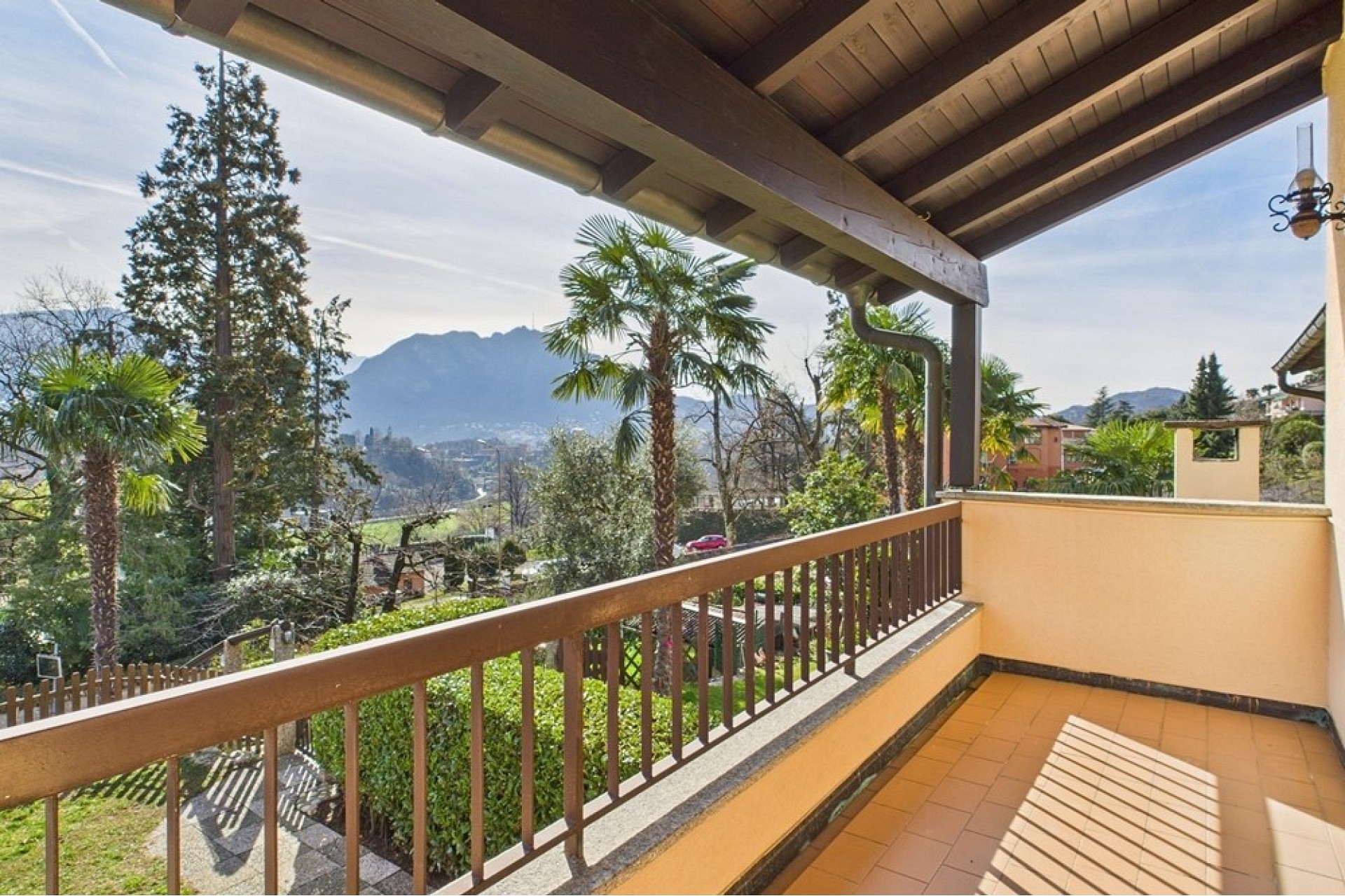 Balkon mit Bergblick