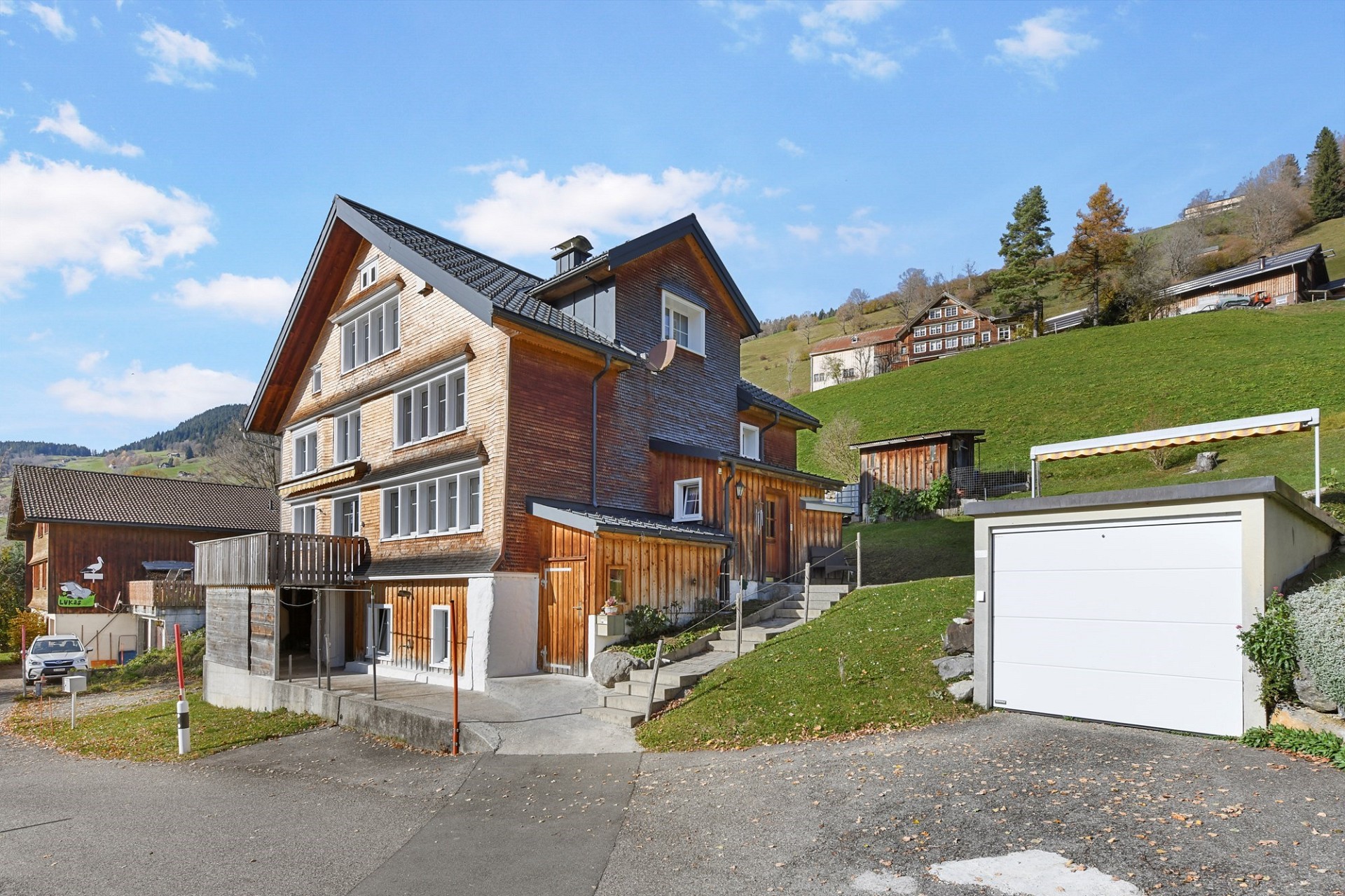 Alpenhaus mit Garage