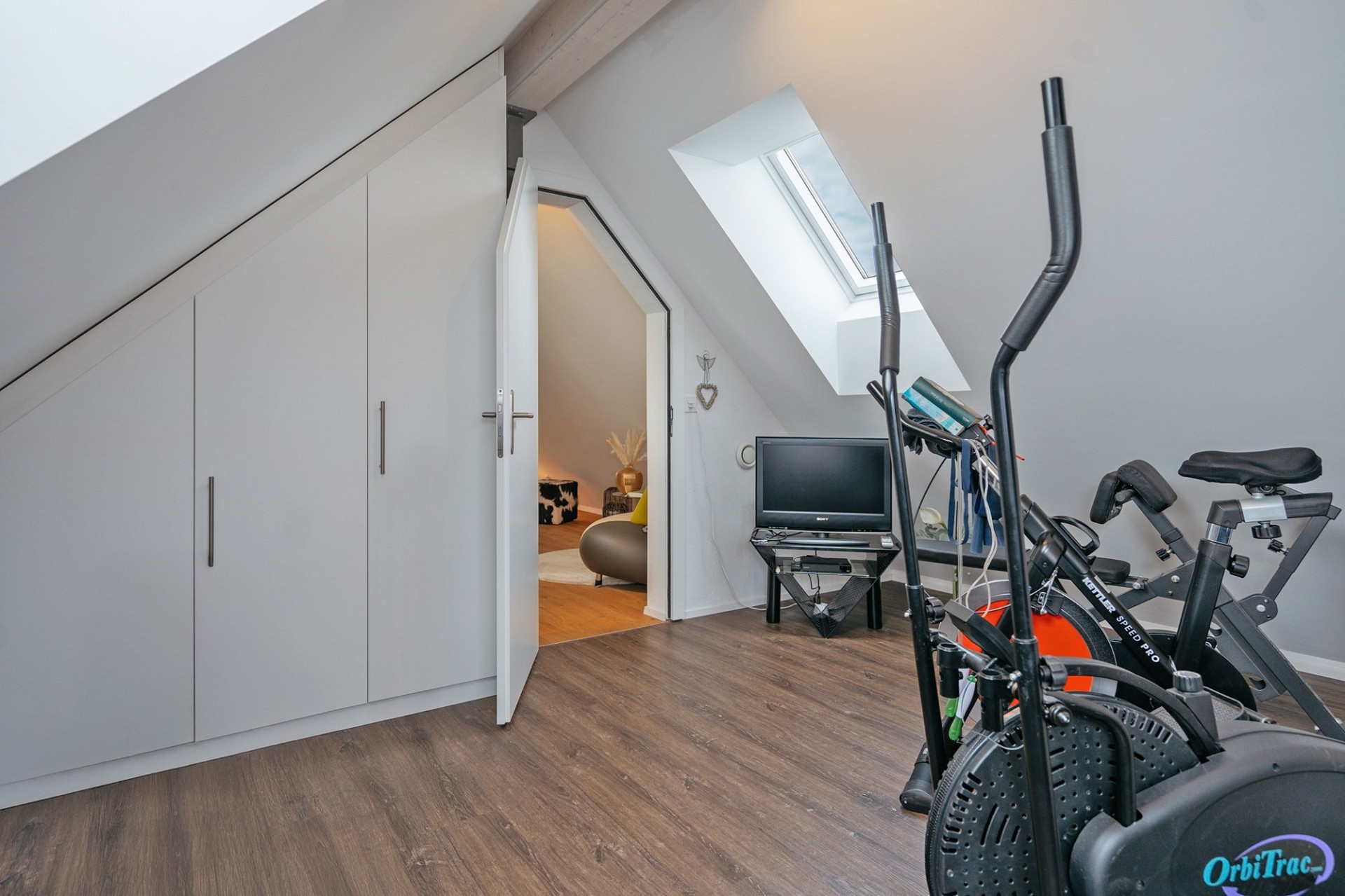 Dachgeschossraum mit Fitnessbereich