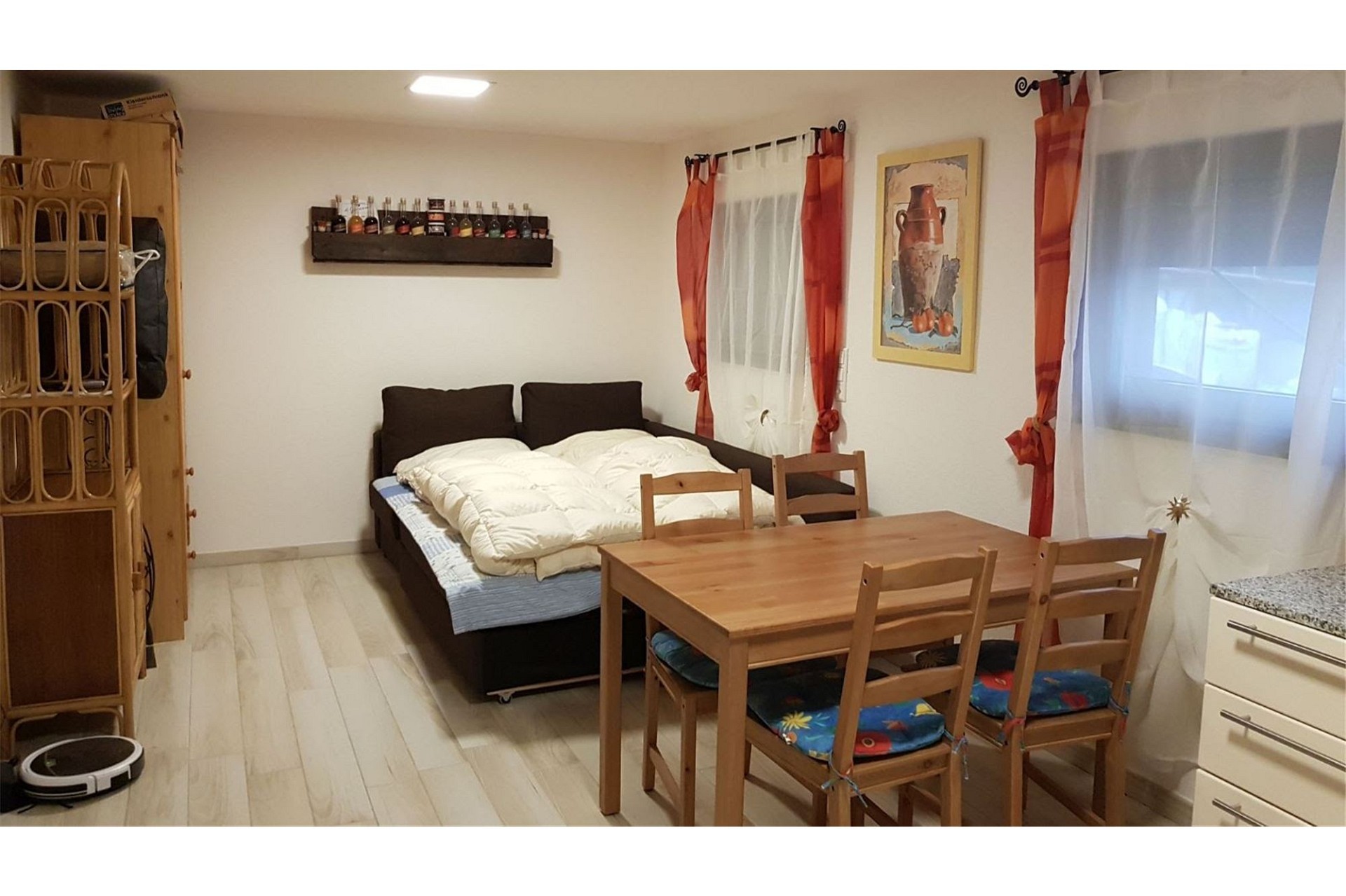 Gemütliches Schlaf- und Esszimmer