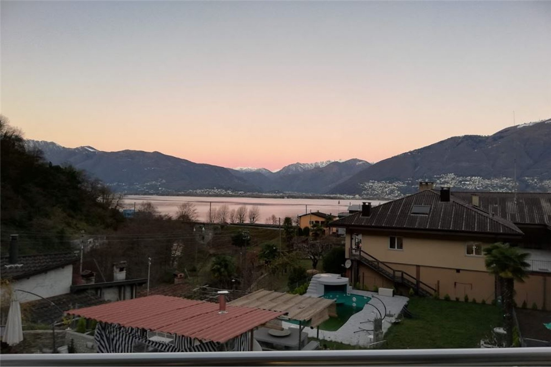 Landschaftsblick bei Sonnenuntergang