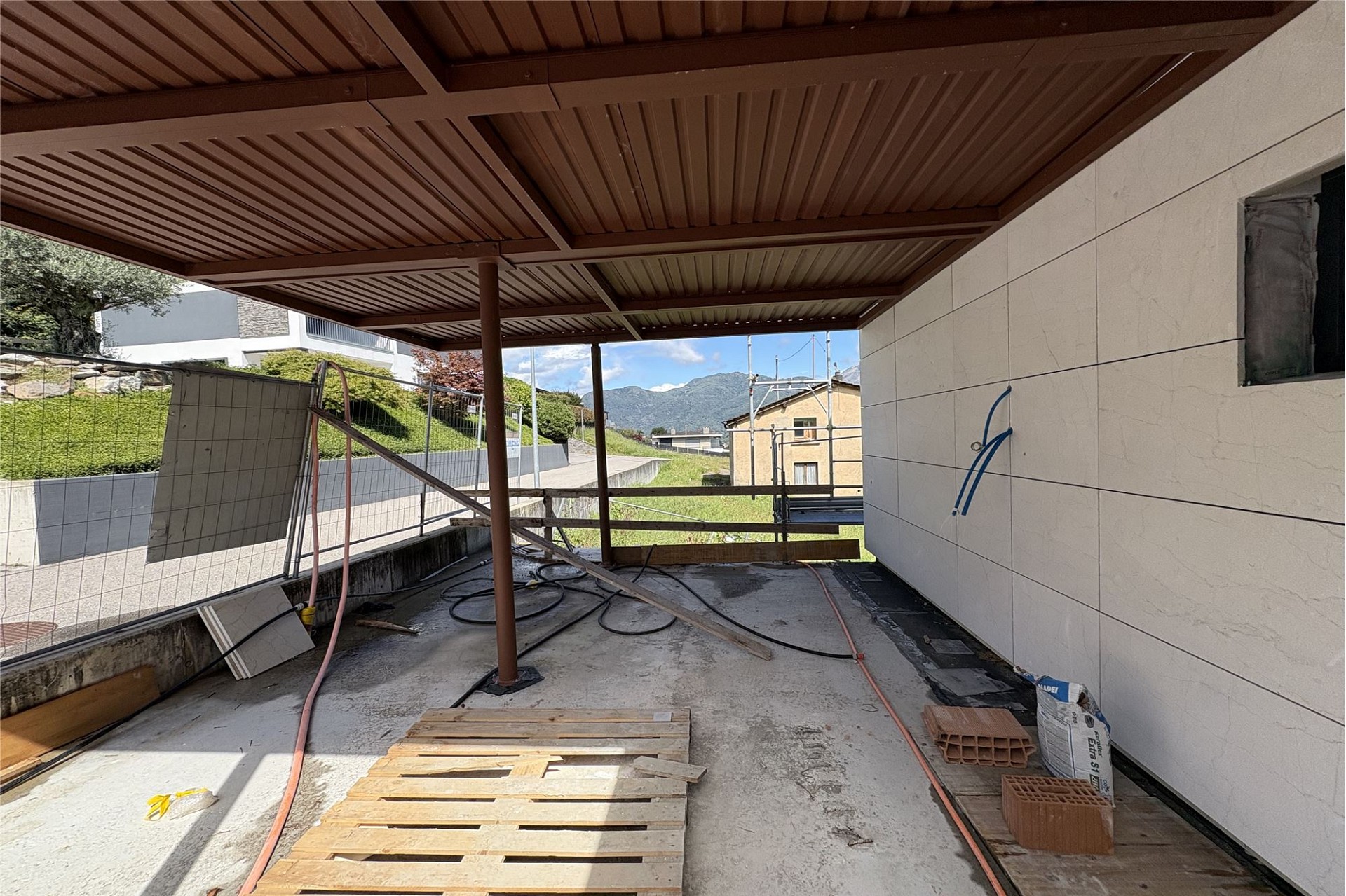Überdachte Terrasse im Rohbau