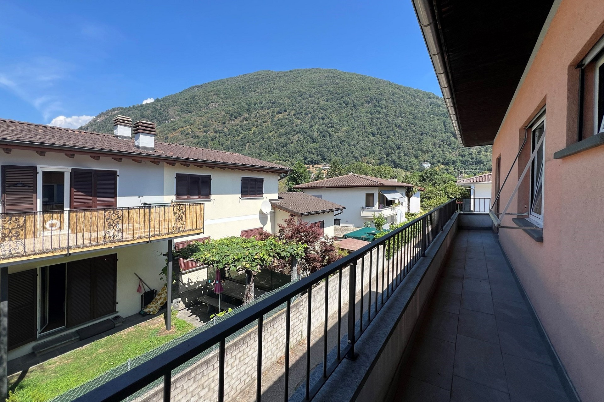Balkon mit Bergblick