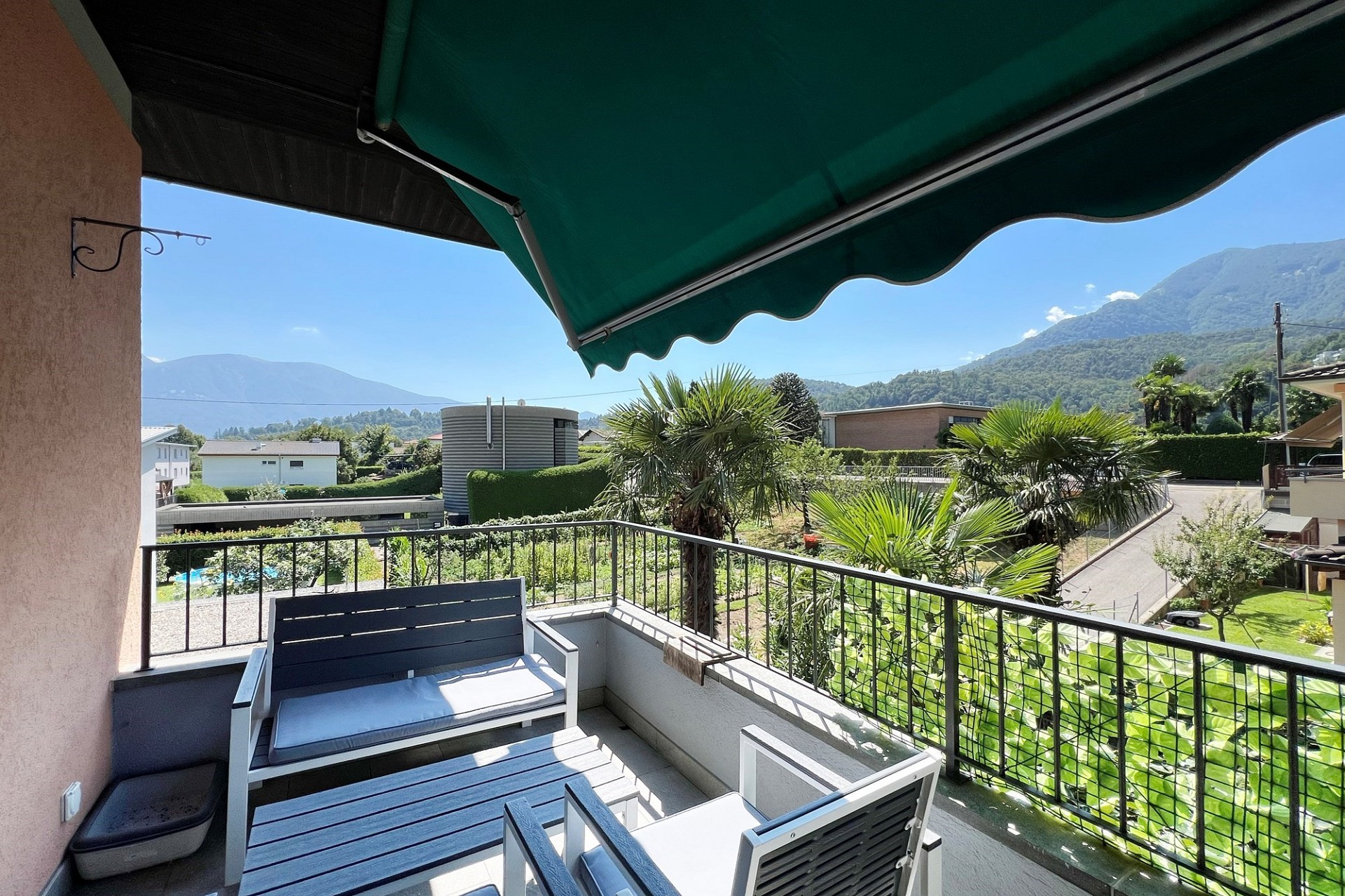 Balkon mit Bergblick