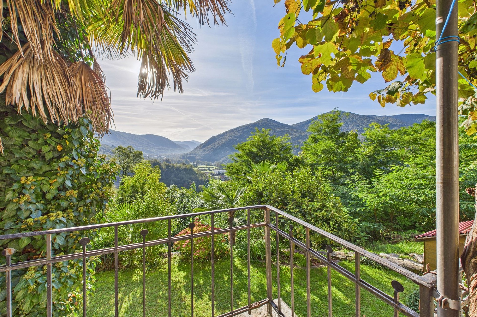 Balkon mit Bergpanorama