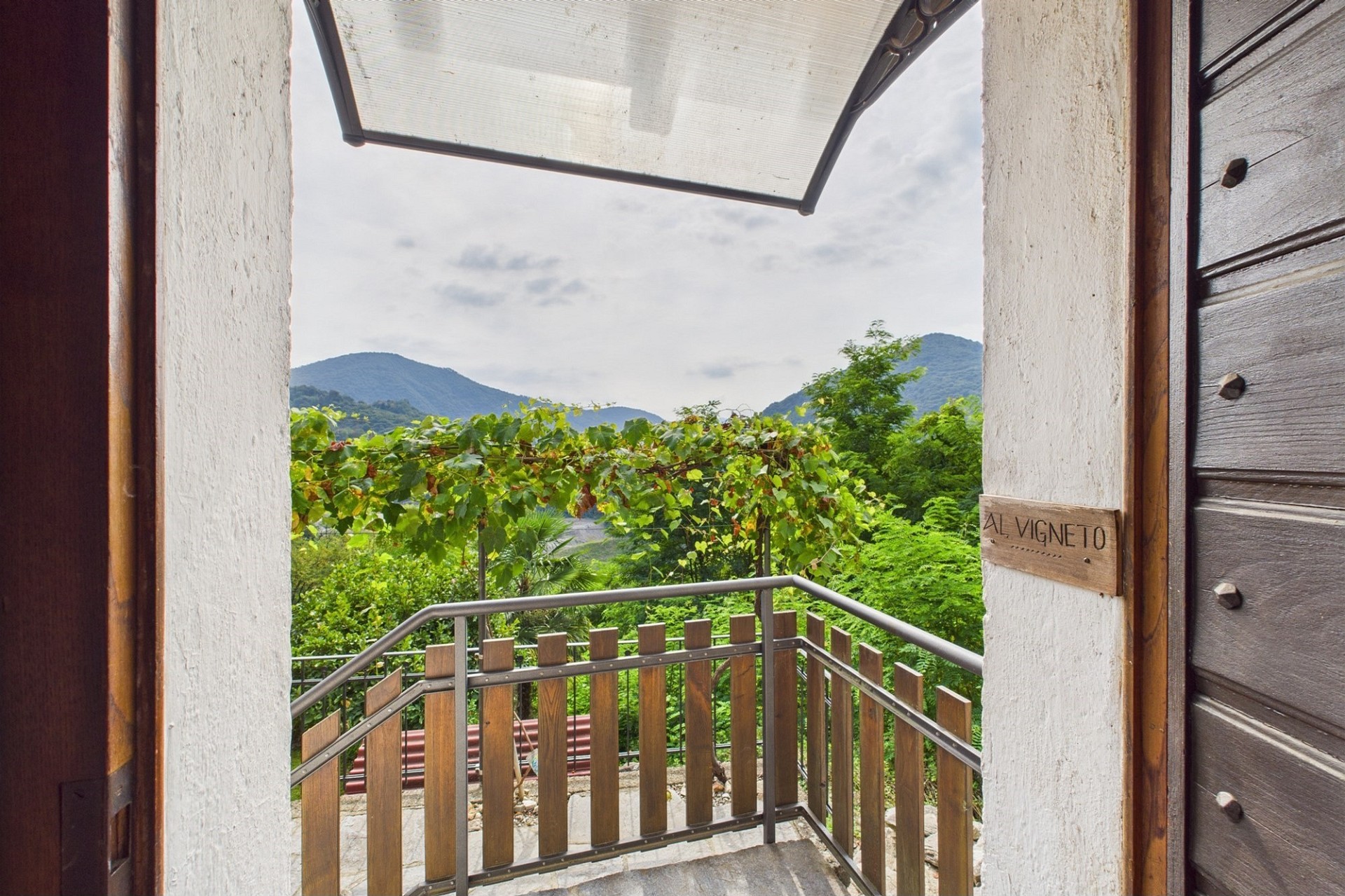 Balkon mit Bergblick
