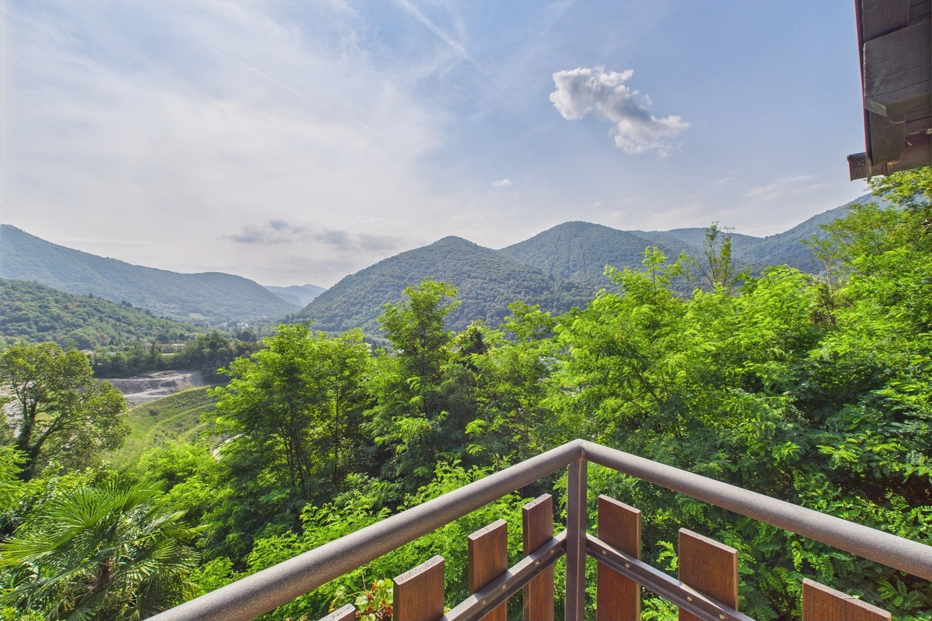 Bergblick von einem Balkon