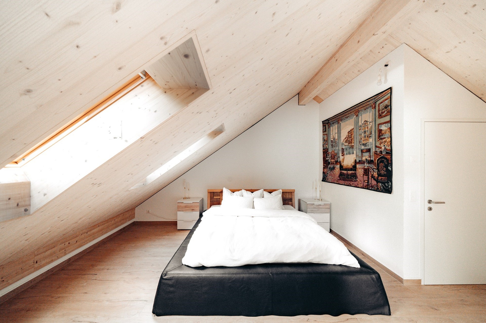 Dachgeschoss-Schlafzimmer mit Schrägen