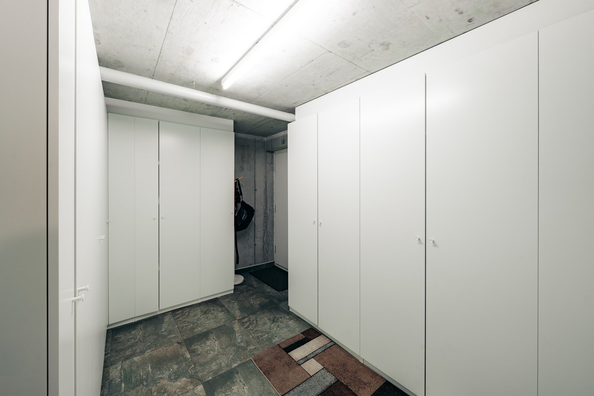 Moderne Ankleide bzw. Garderobenraum