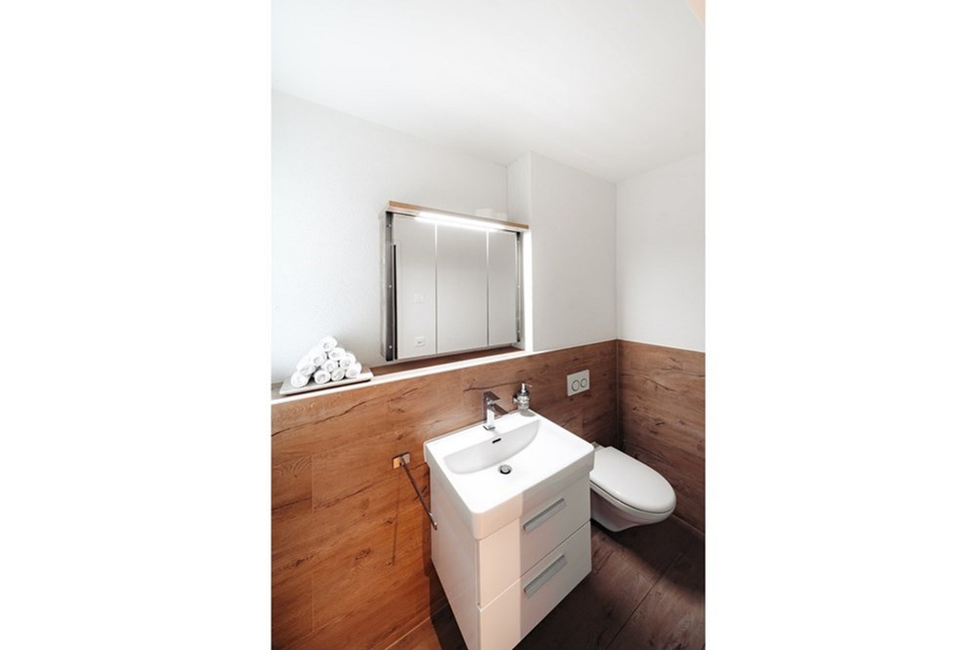 Kleines modernes Gäste-WC
