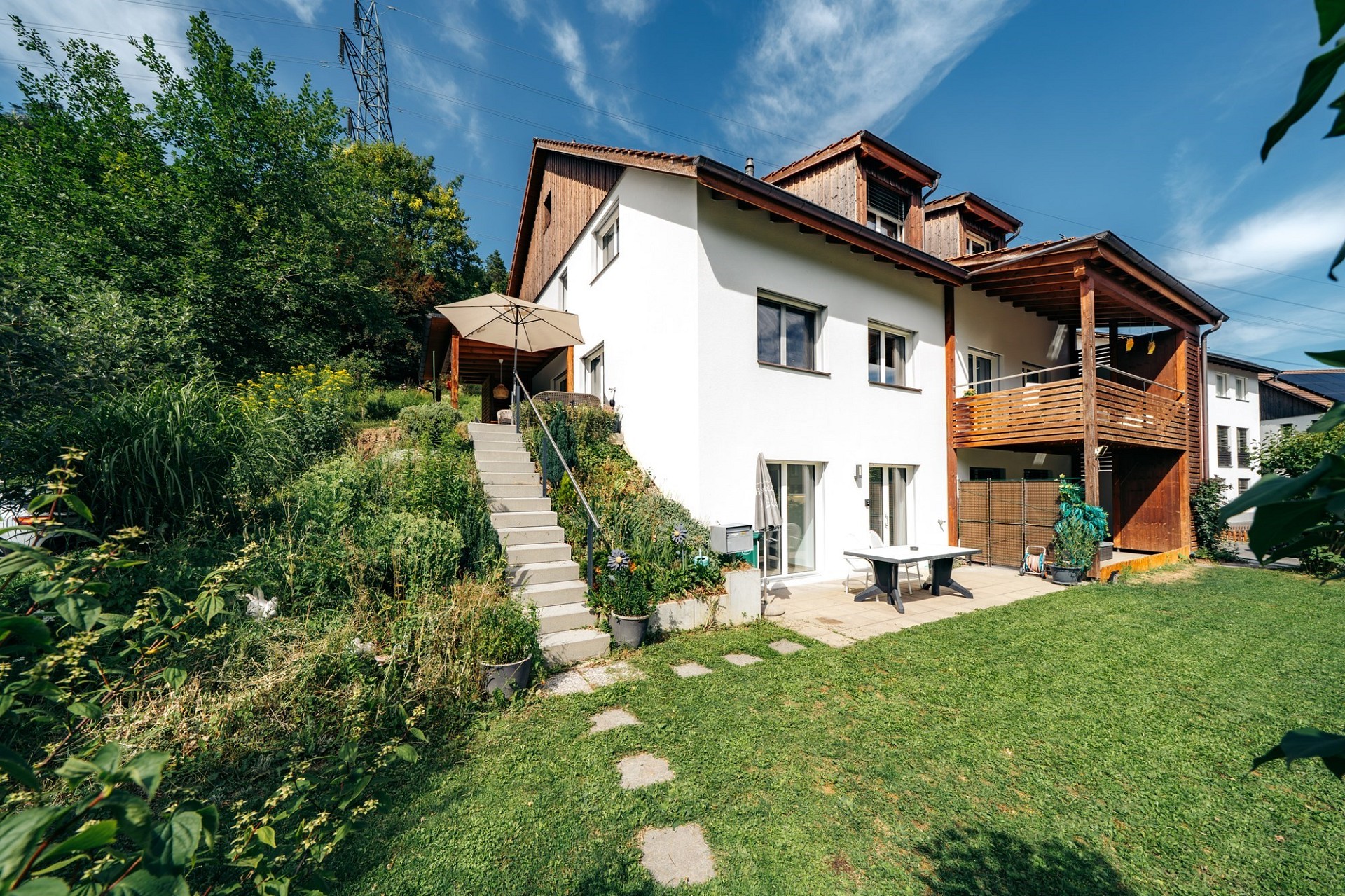Haus mit Garten und Terrasse