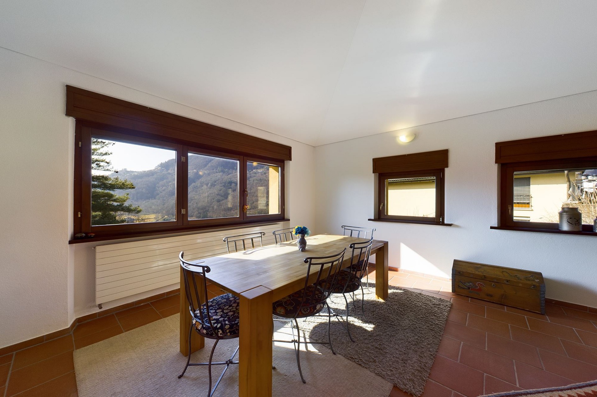 Esszimmer mit Bergblick