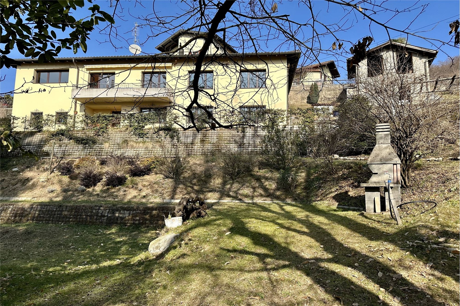 Haus mit Garten und Grillplatz