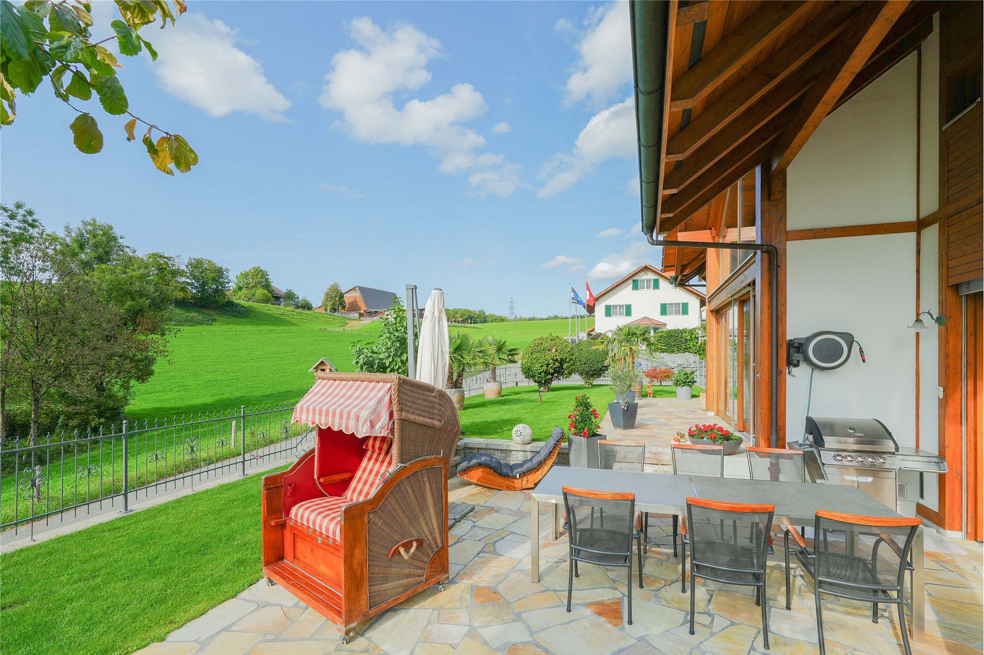 Terrasse mit Gartenblick
