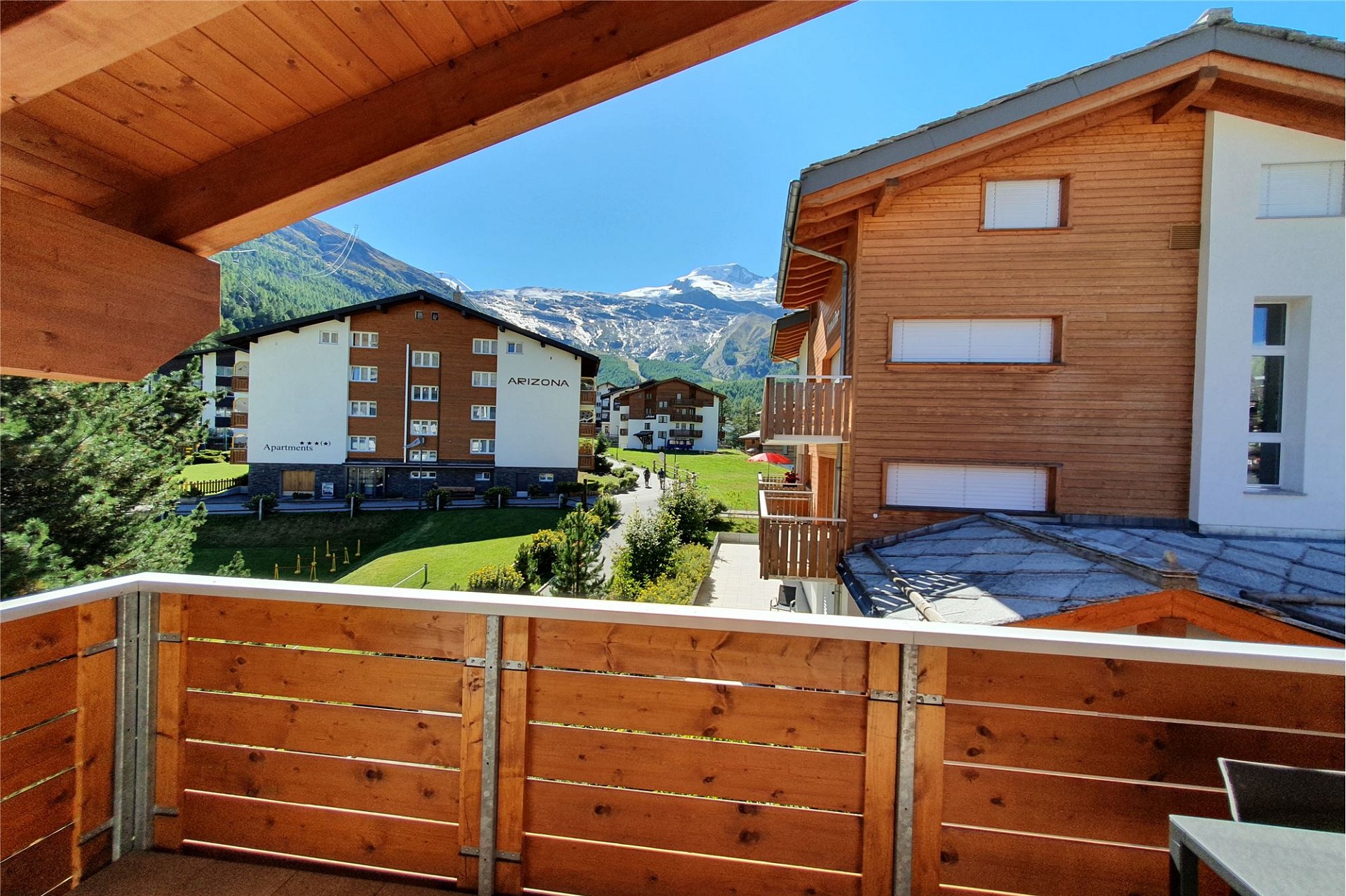 Balkon mit Bergblick