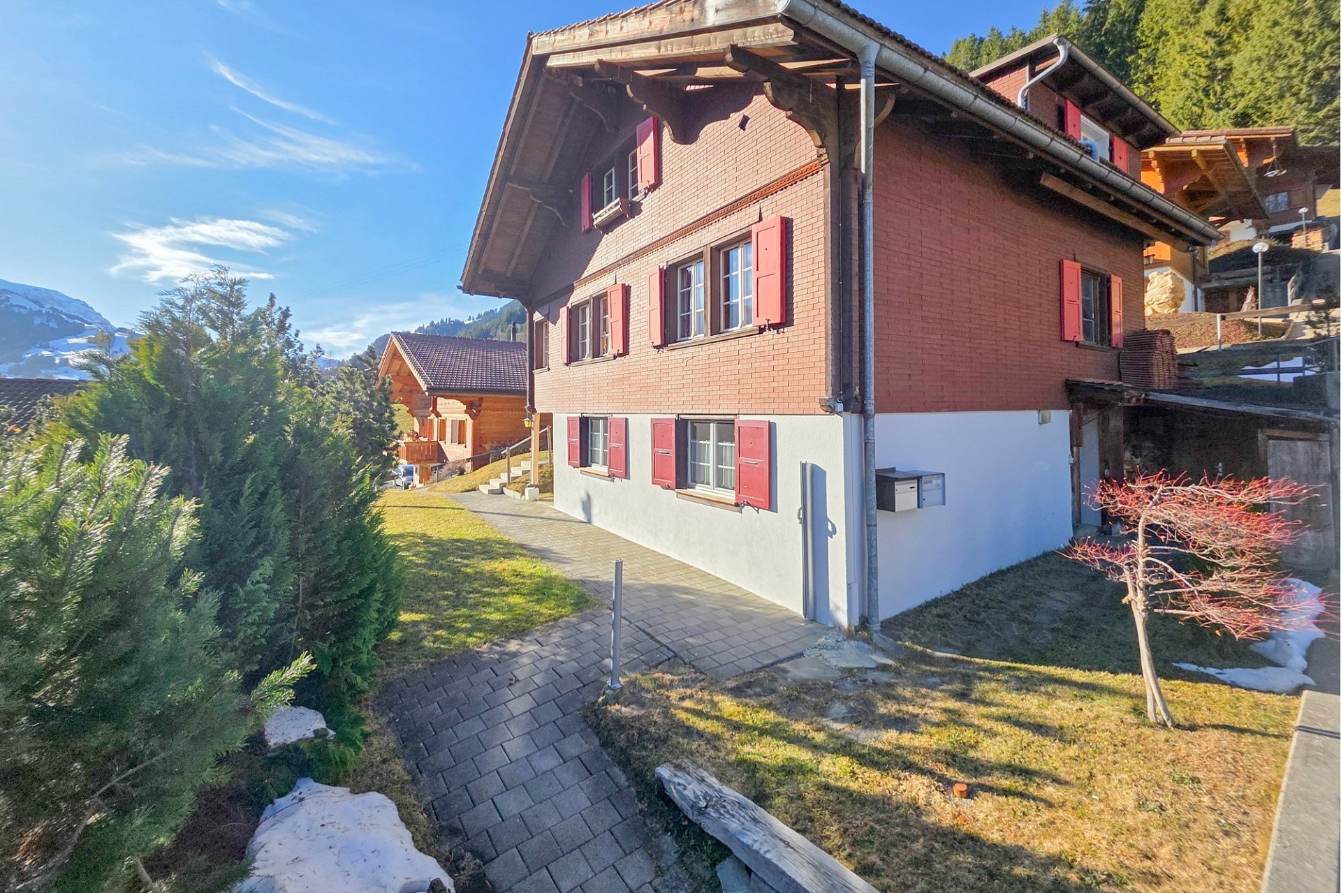 Alpenhaus mit Schindel- und Putzfassade
