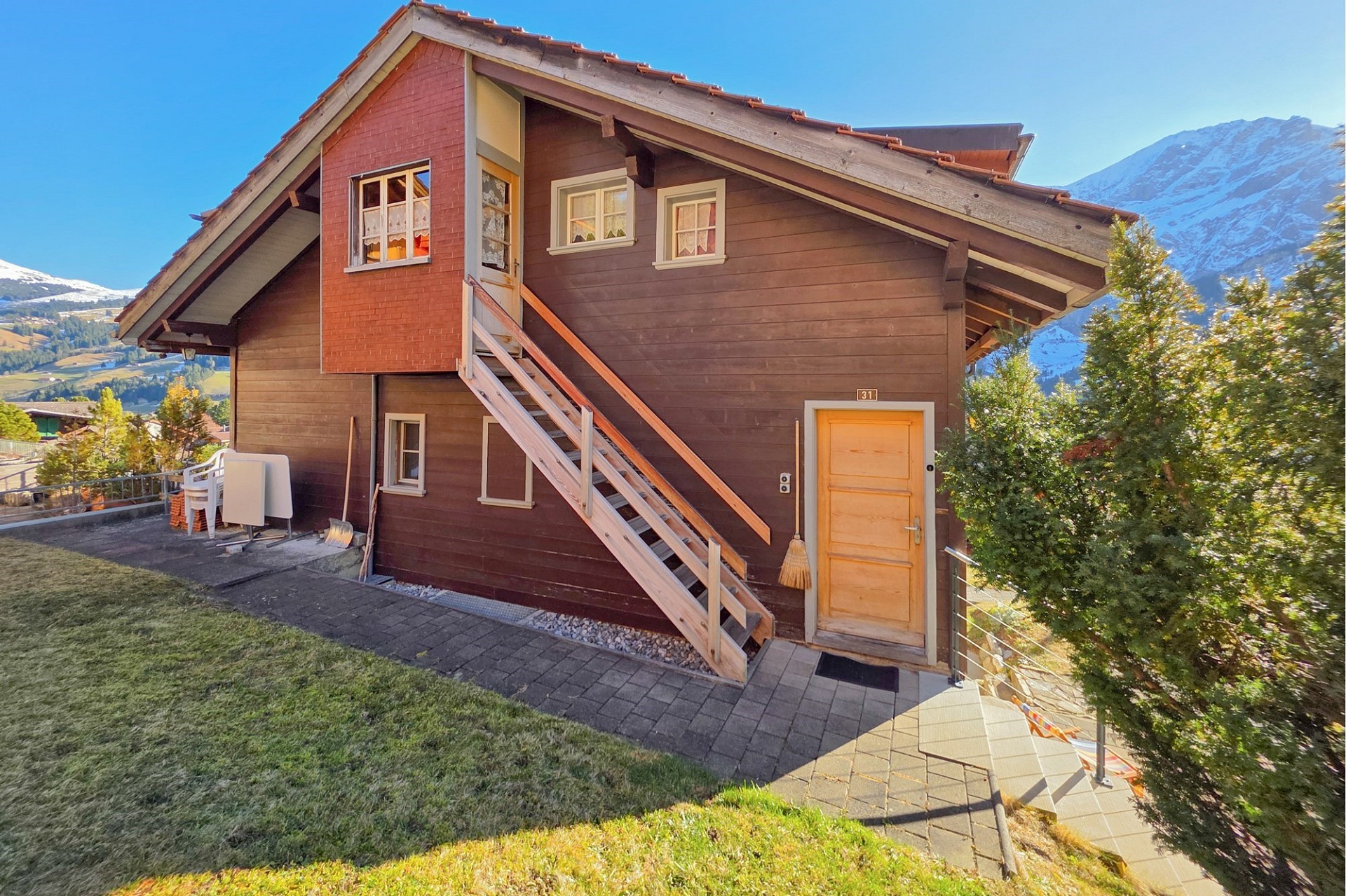 Alpenhaus mit Außentreppe