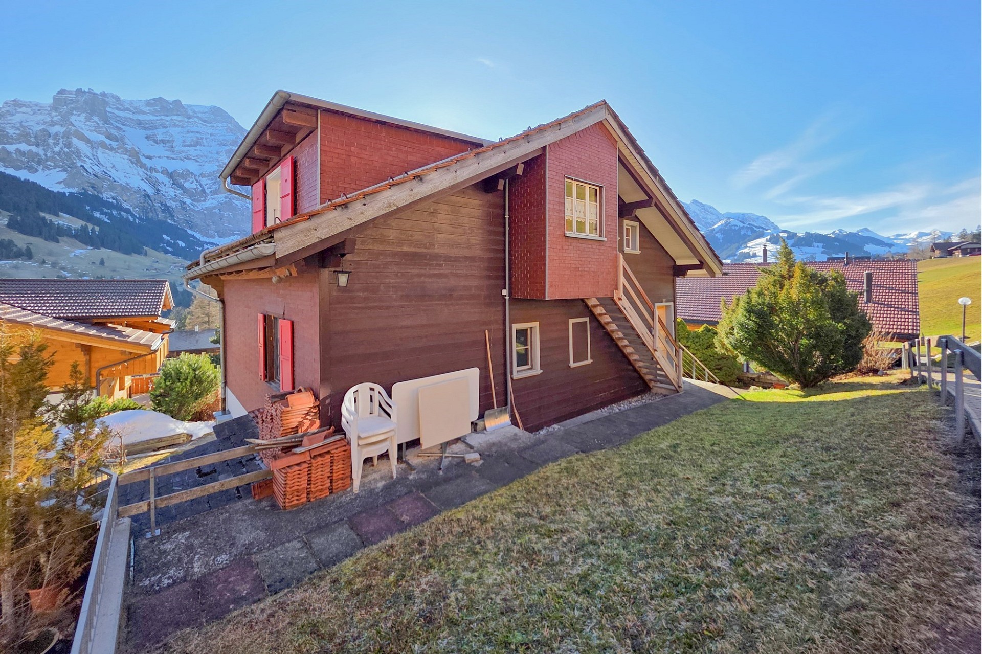 Alpenhaus mit Bergblick