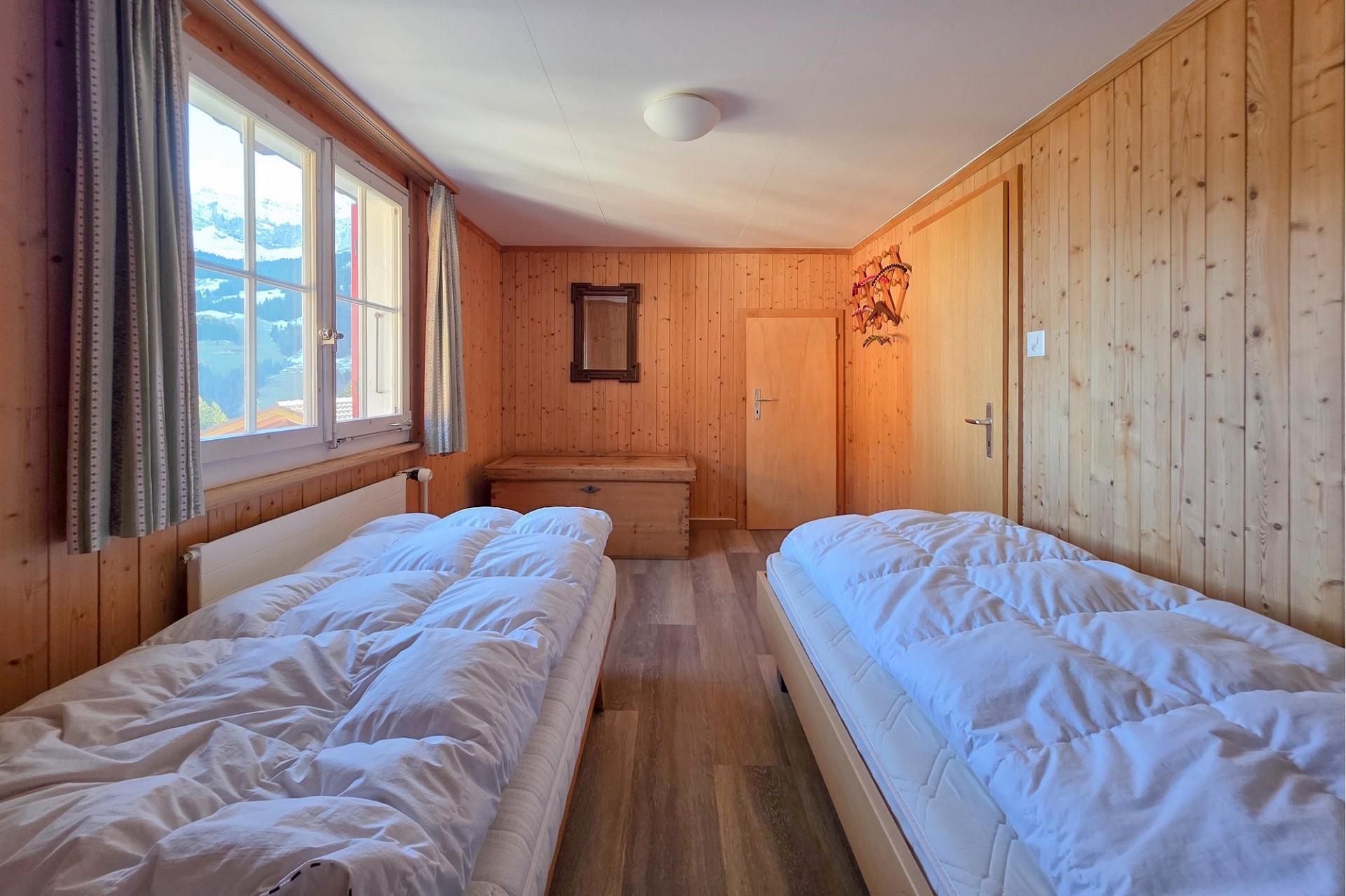Gemütliches Schlafzimmer im Alpenstil