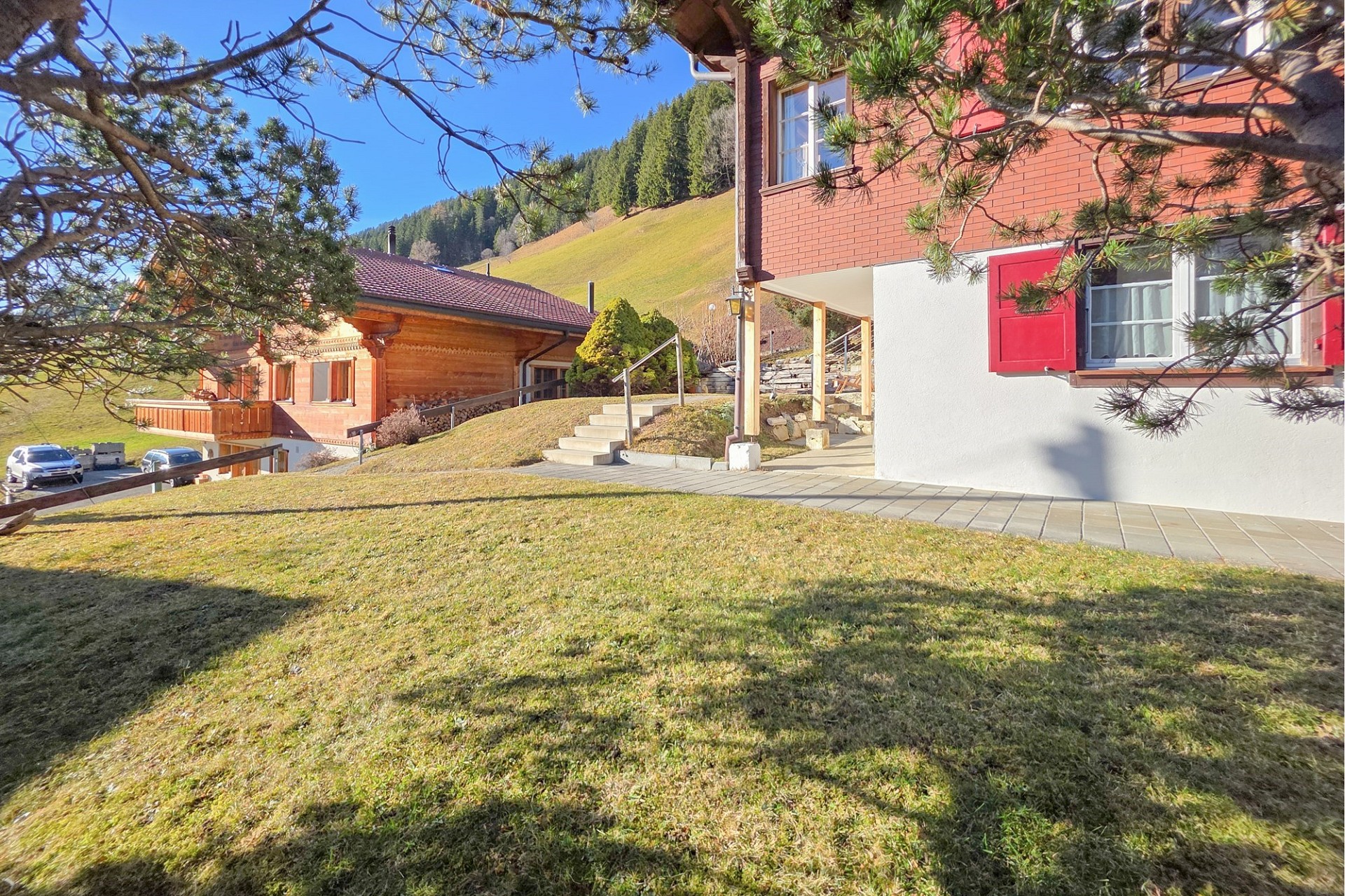 Alpenländisches Wohnhaus mit Garten