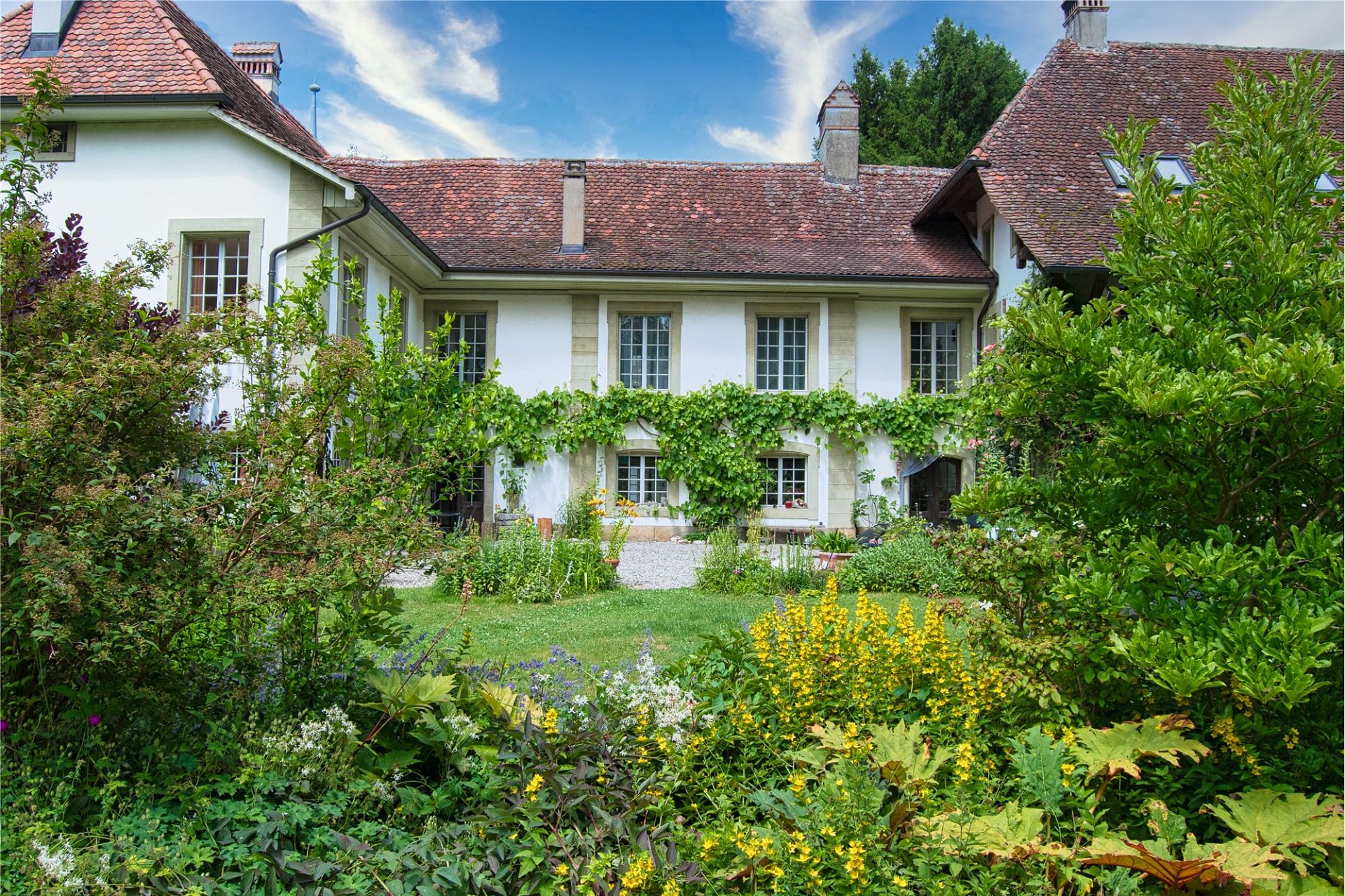 Historisches Wohnhaus mit üppigem Garten
