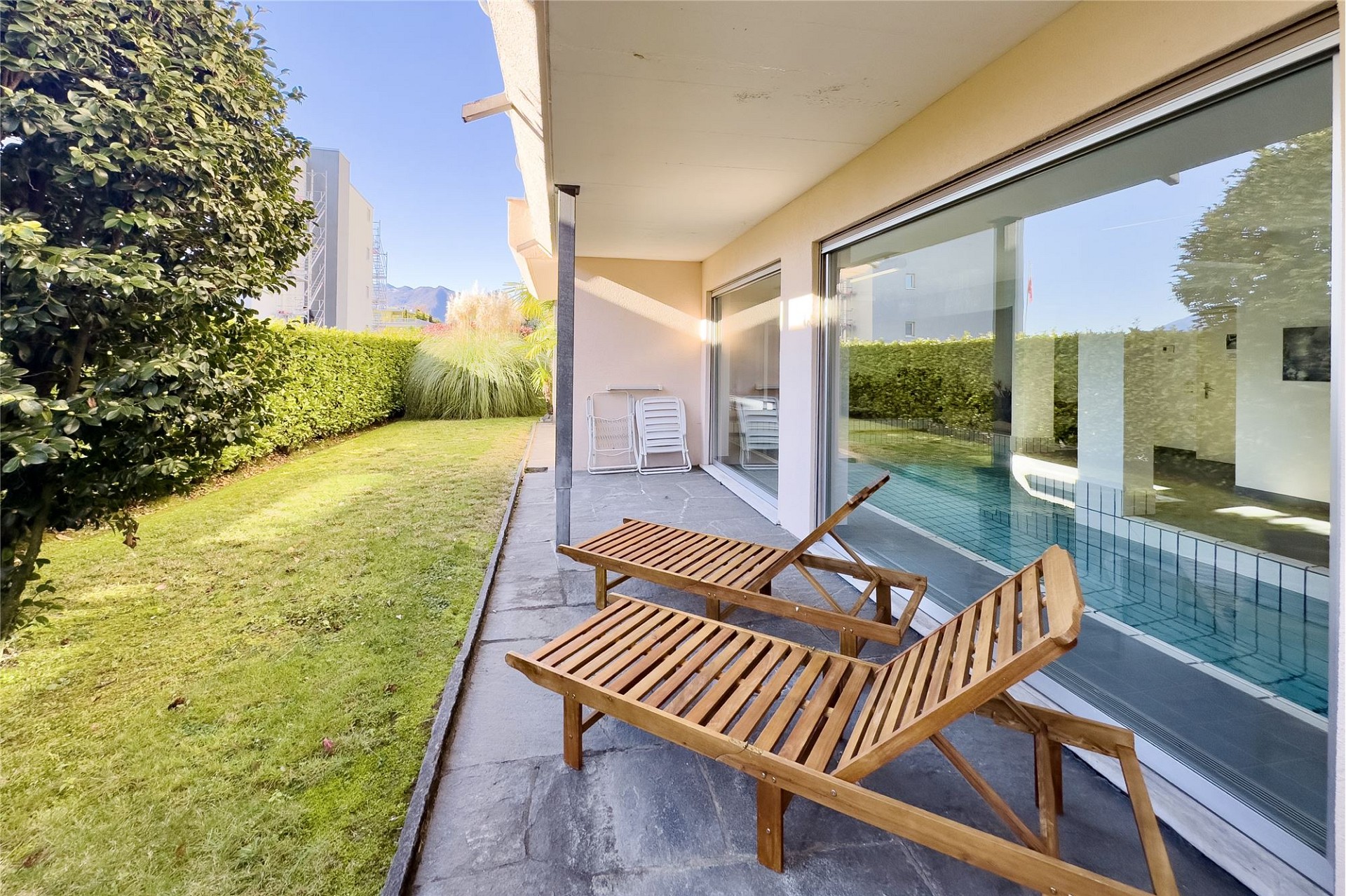 Terrasse mit Gartenblick