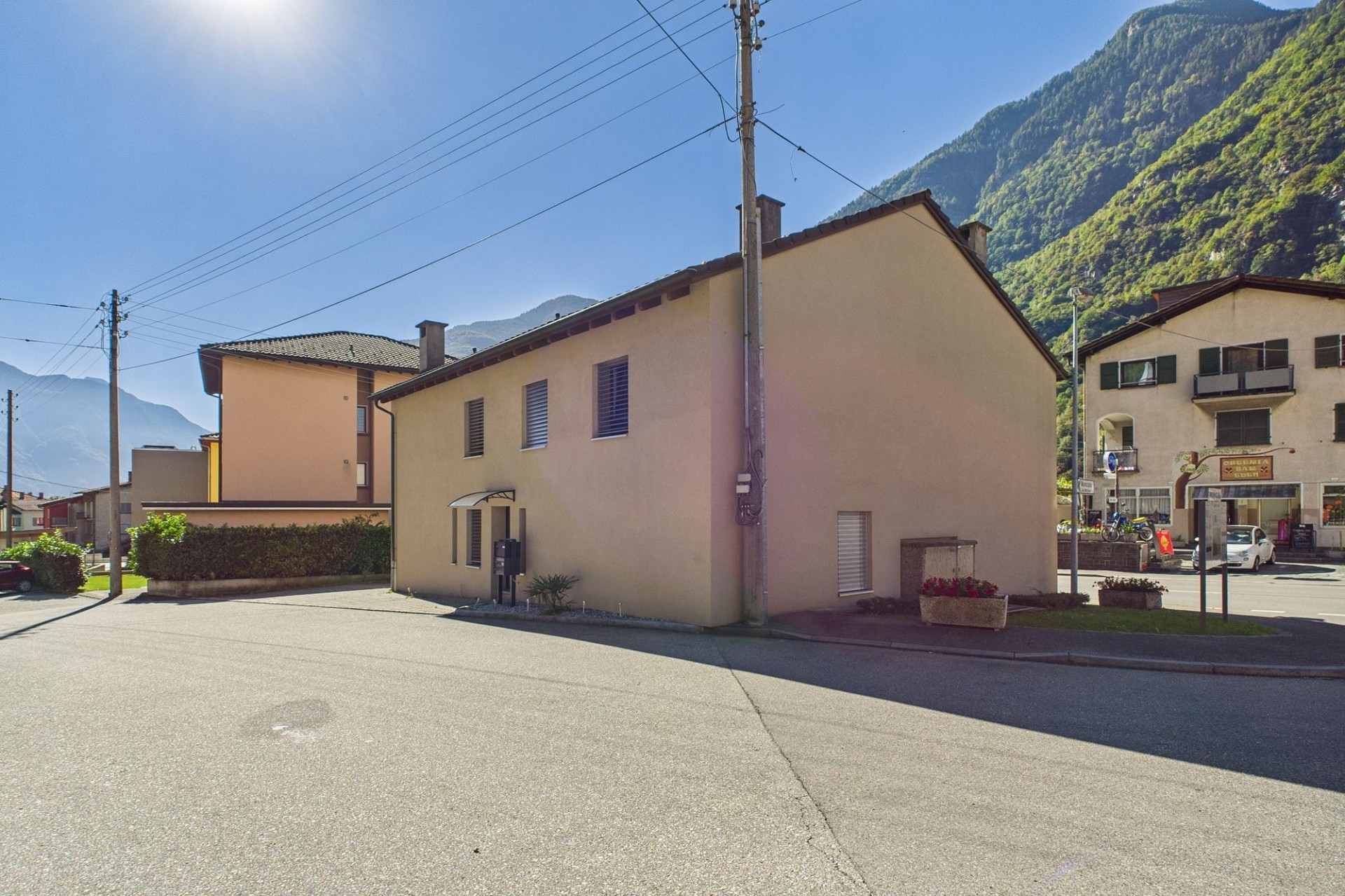Außenansicht eines Wohnhauses in Berglage