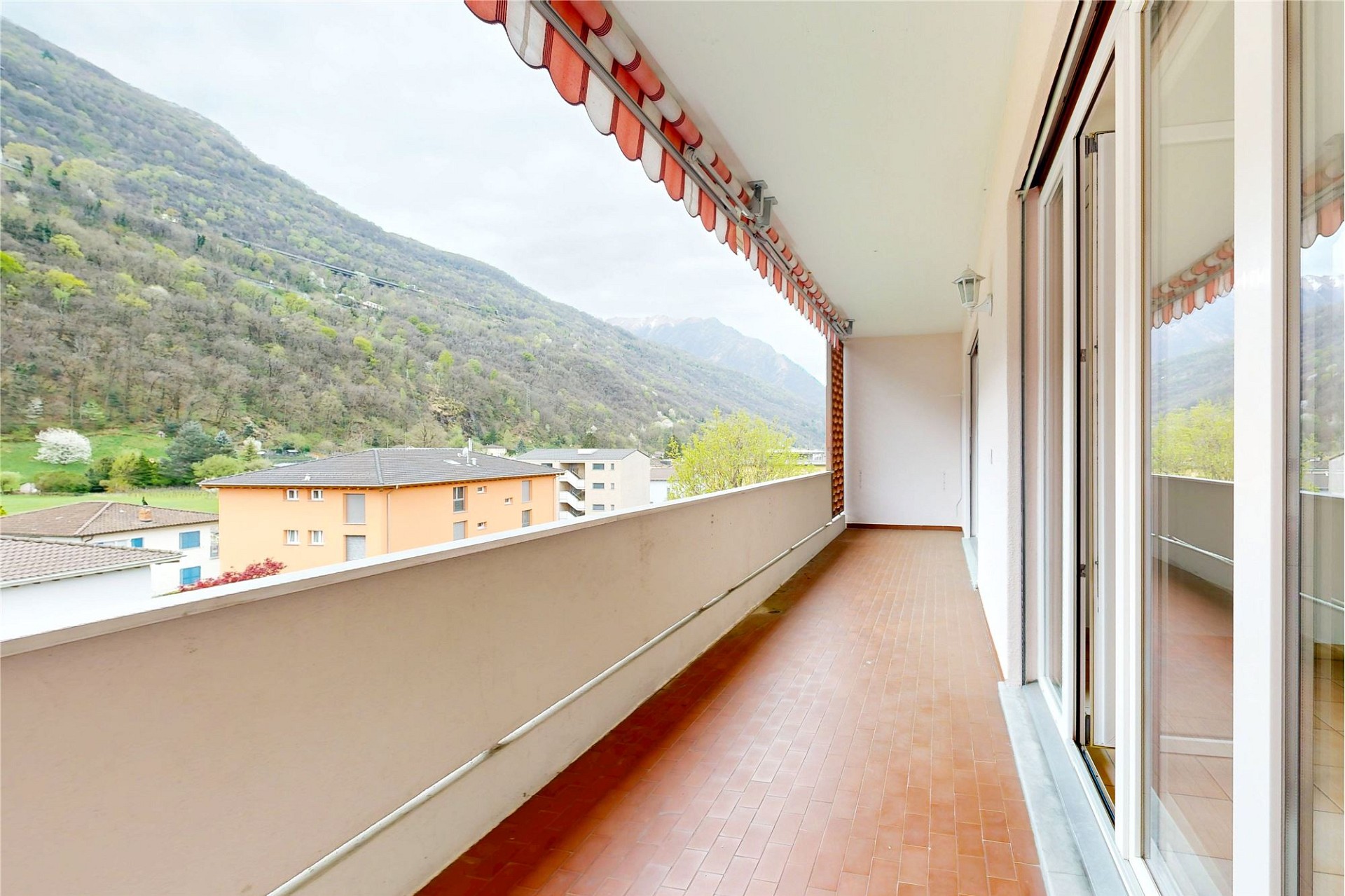 Balkon mit Bergblick