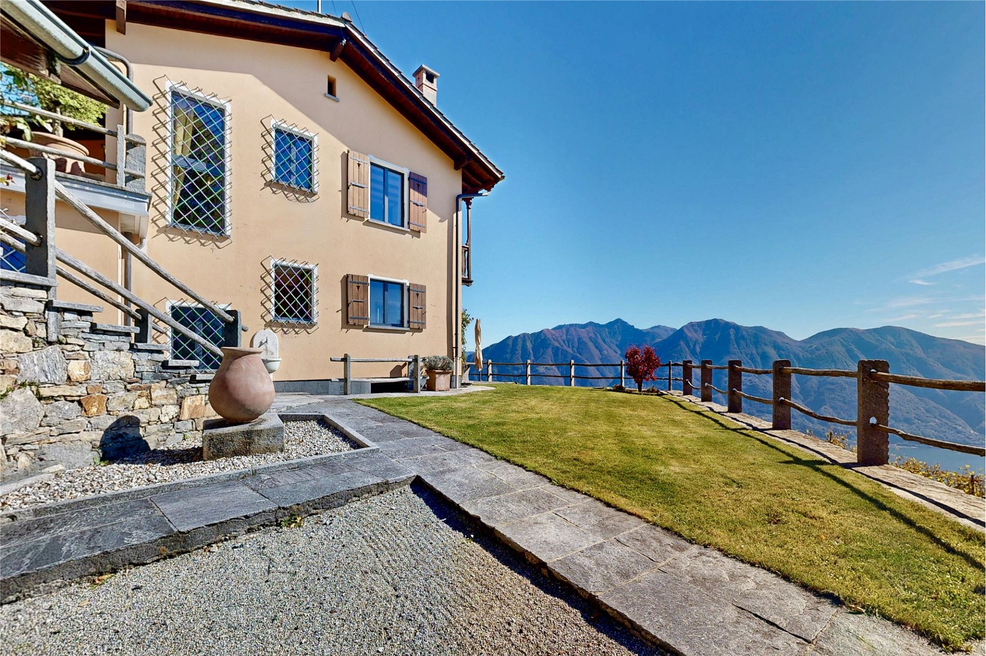 Bergvilla mit Terrasse und Panoramablick