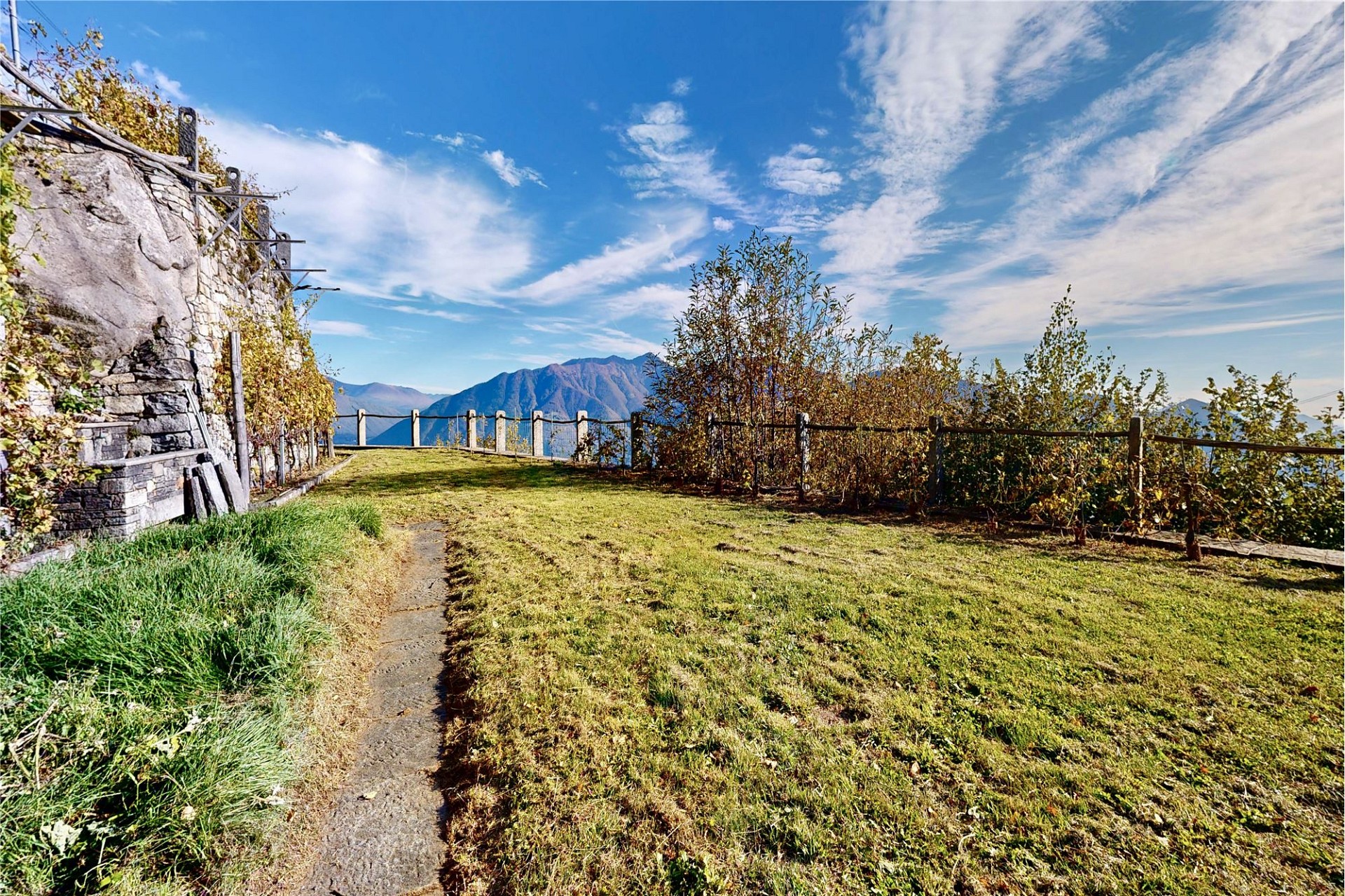 Garten mit Bergblick
